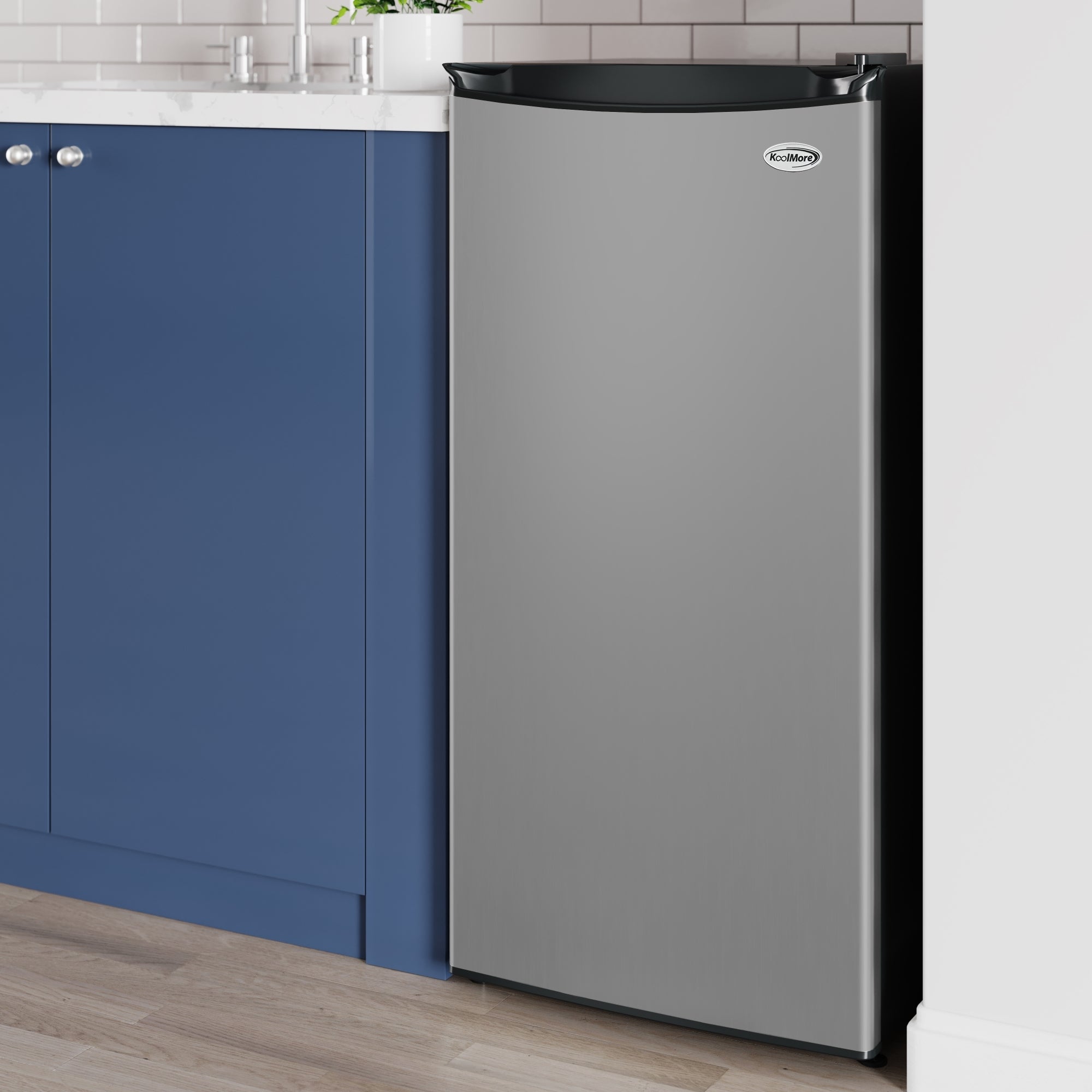 21 in. Convertible Refrigerator/Freezer 4.2 cu. ft. in Silver