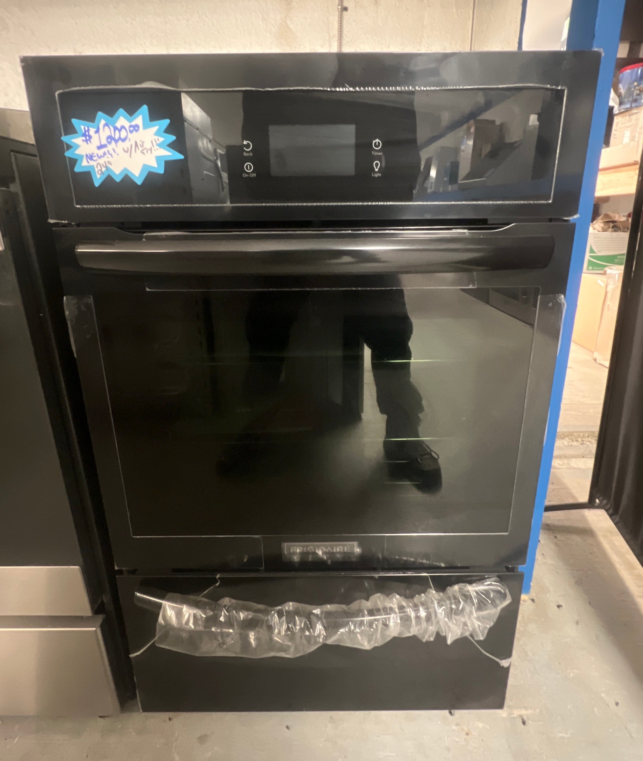 NEW!! Frigidaire Natural Gas Wall Oven With Air Fryer 24”