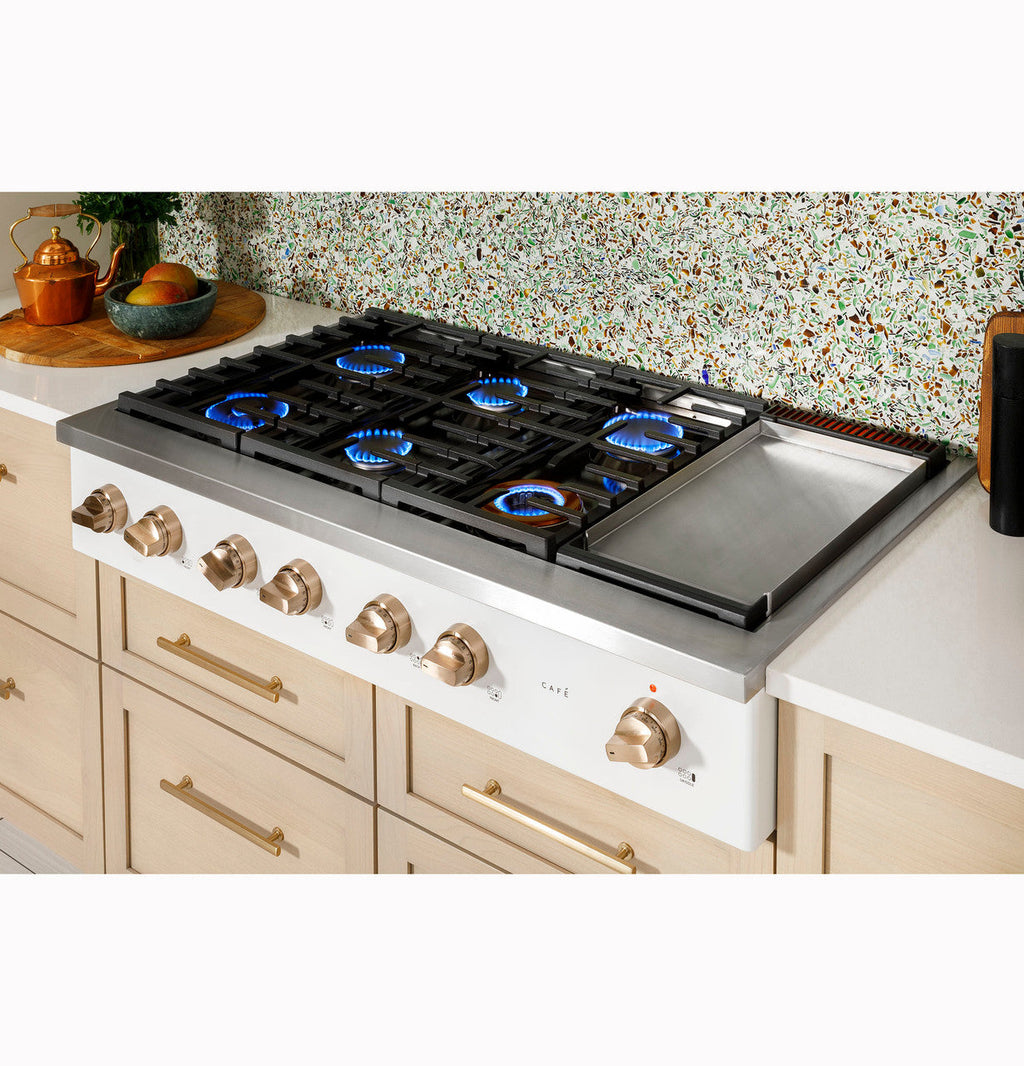 CAFÉ™ 48" Commercial-Style Gas Rangetop with 6 Burners and Integrated Griddle (Natural Gas)