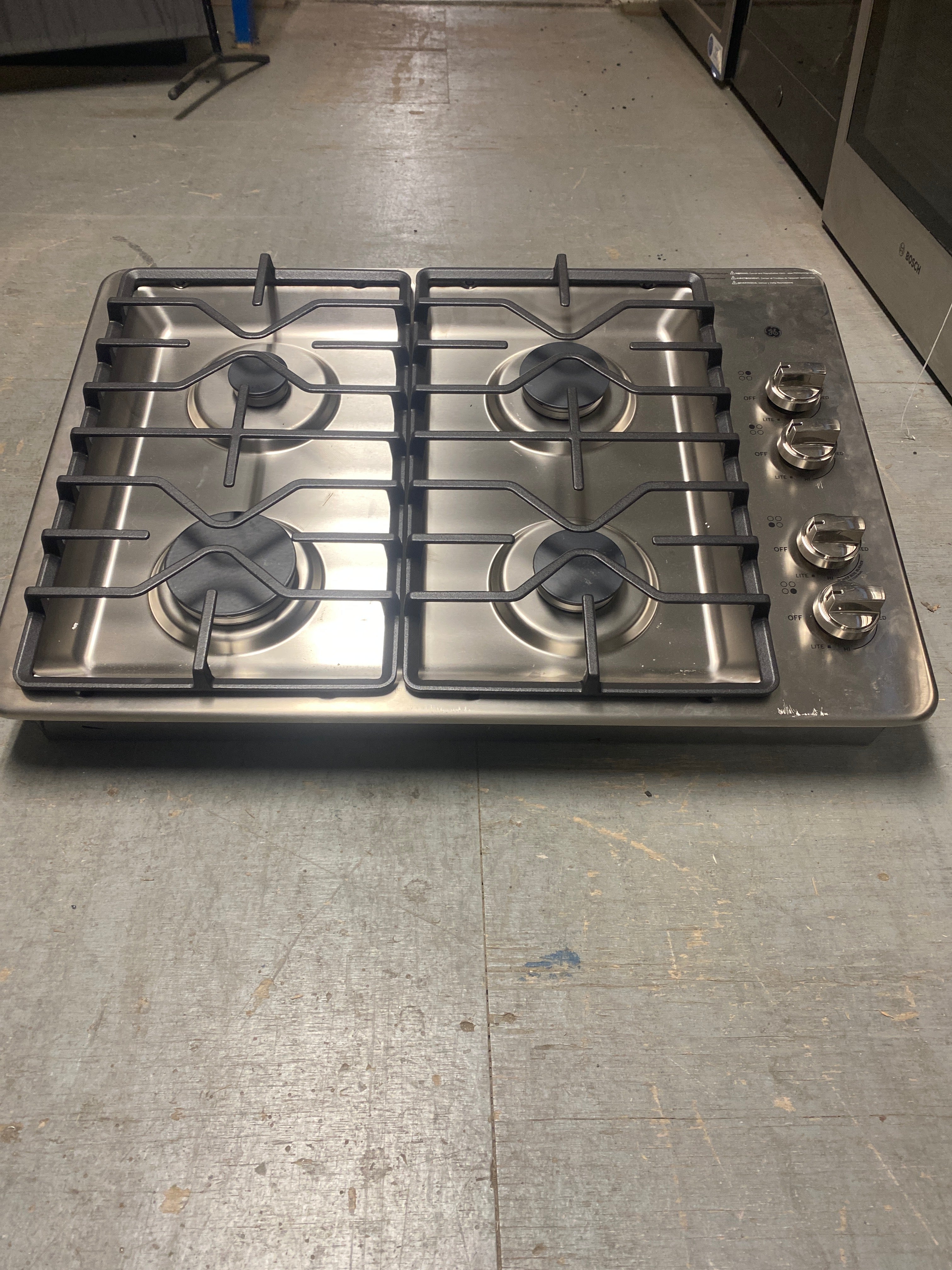 GE 30” 4-burner Natural Gas Cooktop