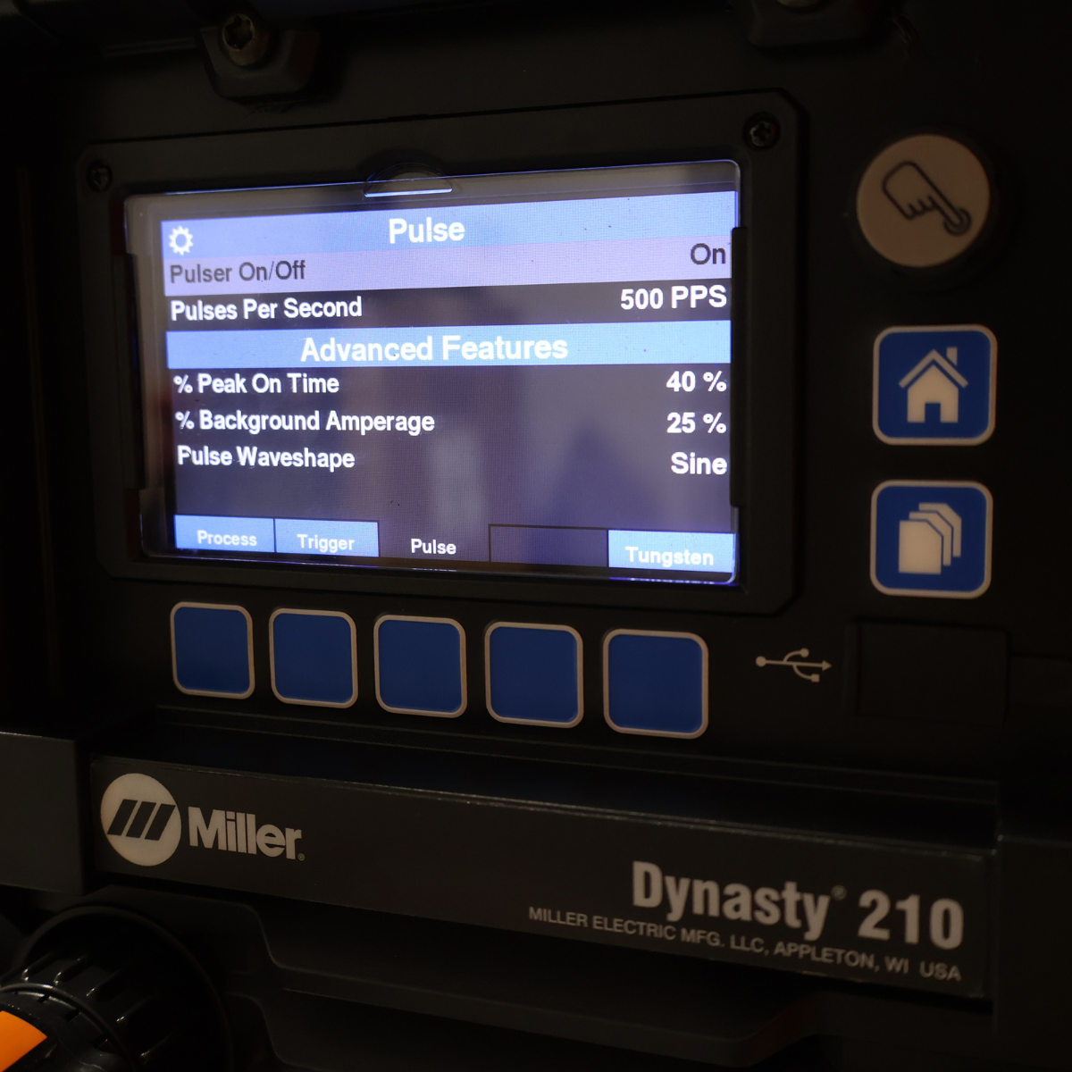 Miller Dynasty 210 TIGRunner w/ CPS - 907816002