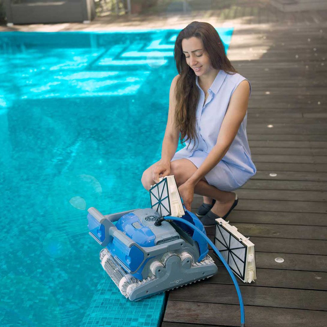 Dolphin M400 Robotic Pool Cleaner Maytronics