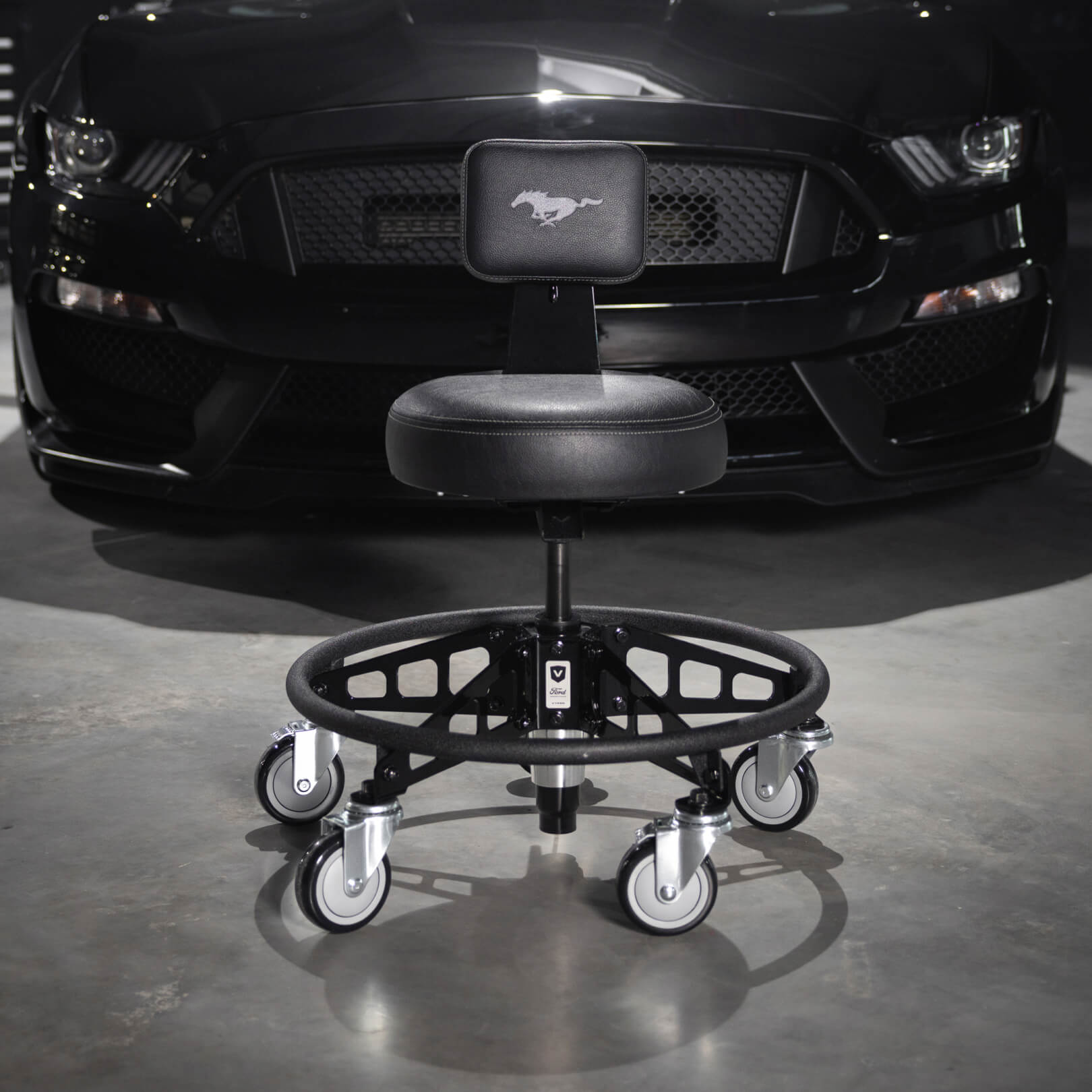 FORD MUSTANG® - SHADOW BLACK