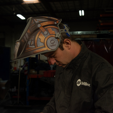 Miller Digital Elite Welding Helmet w/ Clear Light 4x, Gear Box - 296771