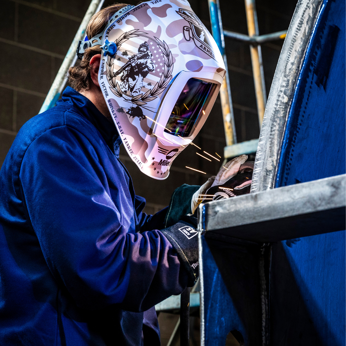 Miller Digital Infinity Welding Helmet w/ ClearLight 4x Lens, Honor- 296785