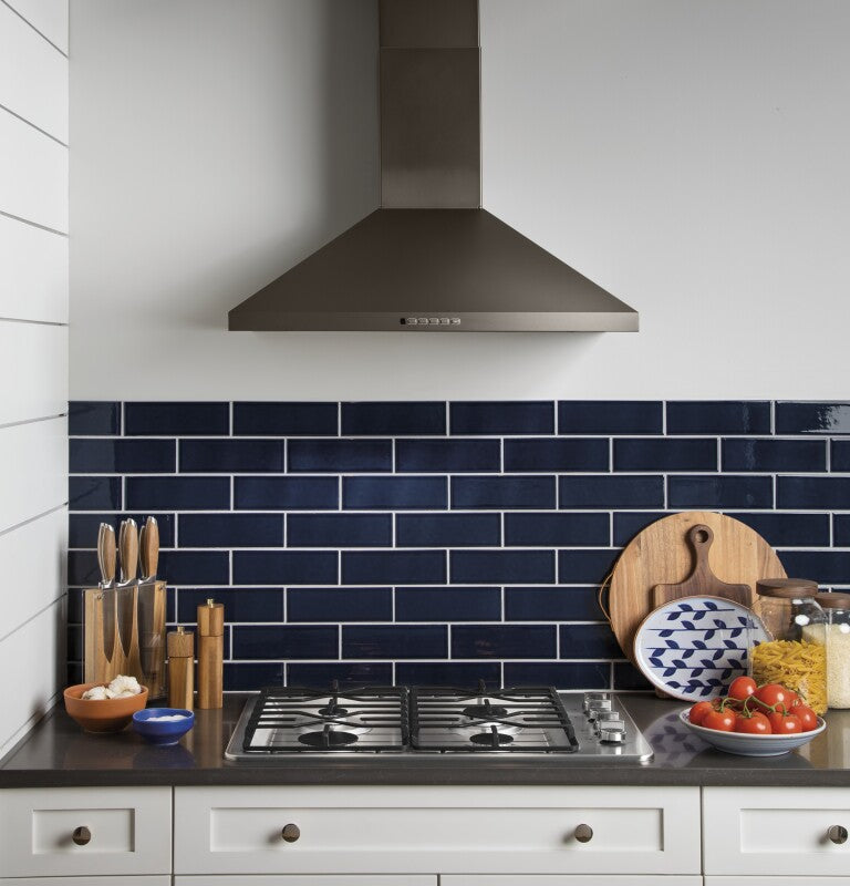GE  30" Built-In Gas Cooktop with Dishwasher-Safe Grates - Stainless Steel (JGP3030SLSS)