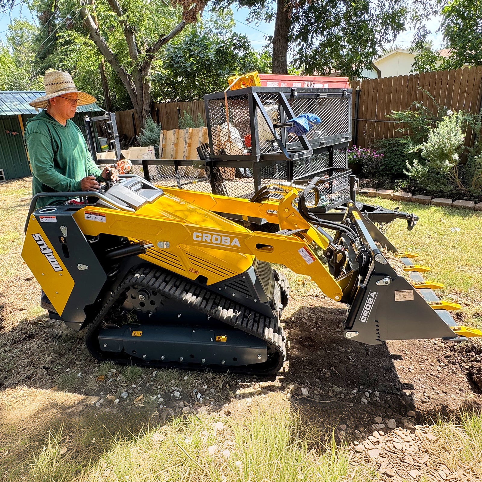 Mini Skid Steer Stand On Compact Track Loader ( 4 in 1 bucket included ) with 25HP KUBOTA D1105 Diesel Engine,  Common Industry Interface (CII),  CROBA  STL1000