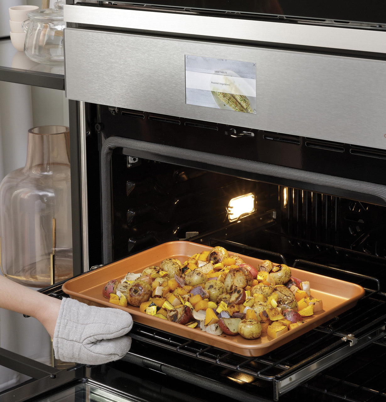 CAFÉ™ 30" Smart Single Wall Oven with Convection in Platinum Glass