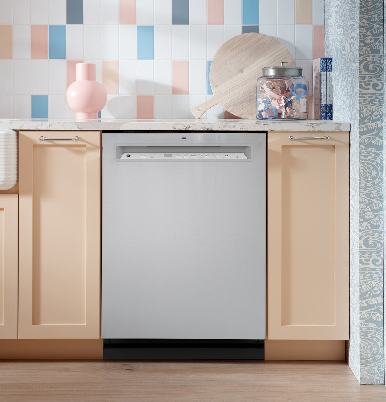 GE GE® ENERGY STAR® Fingerprint Resistant Front Control with Stainless Steel Interior Dishwasher with Sanitize Cycle