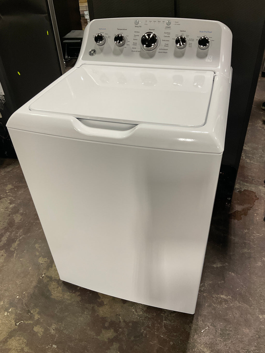 GE GE® ENERGY STAR® 4.6 cu. ft. Capacity Washer with Stainless Steel Basket and Stain PreTreat