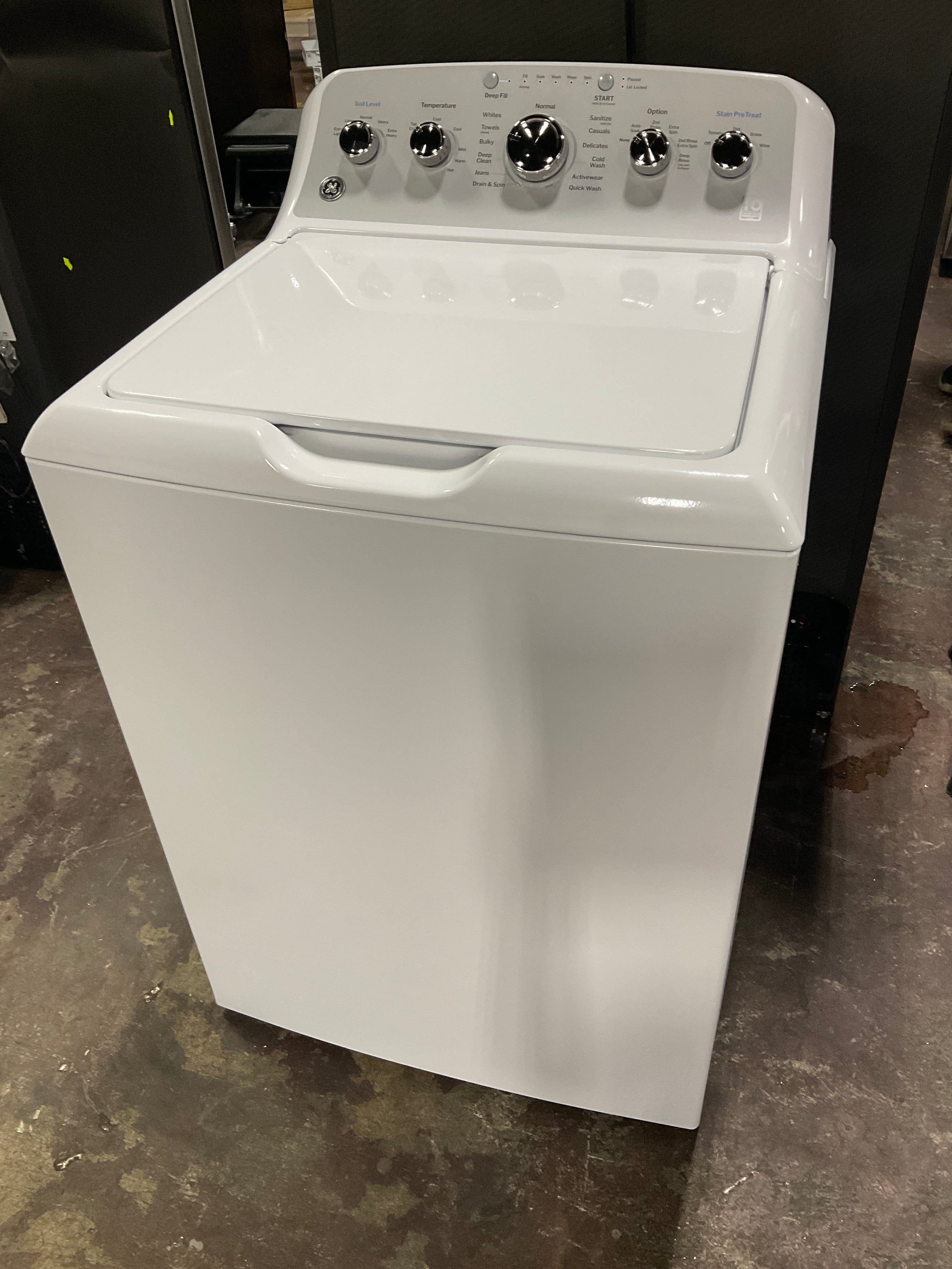 GE GE® ENERGY STAR® 4.6 cu. ft. Capacity Washer with Stainless Steel Basket and Stain PreTreat
