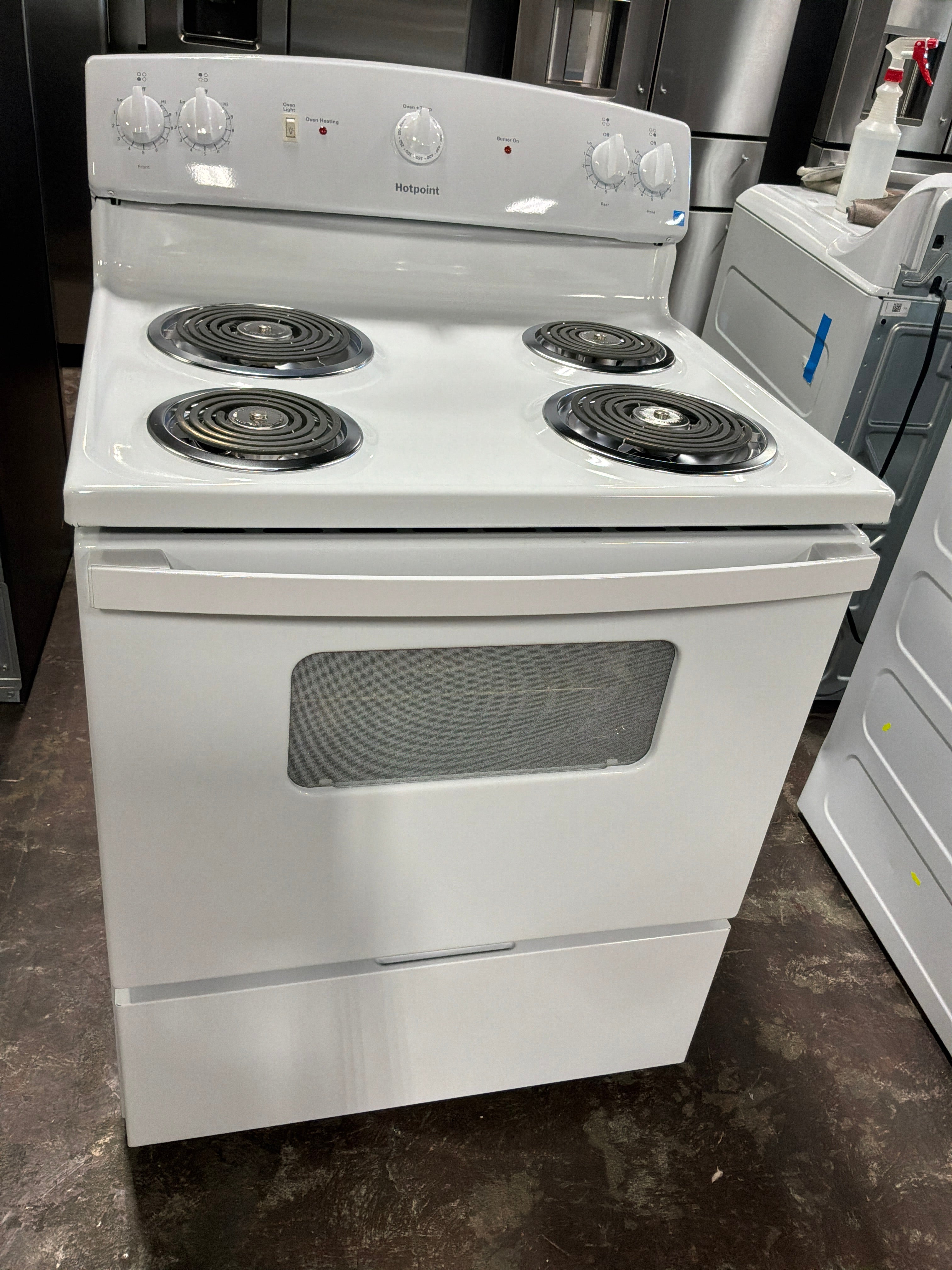 Hotpoint® ENERGY STAR® 30" Free-Standing Electric Range