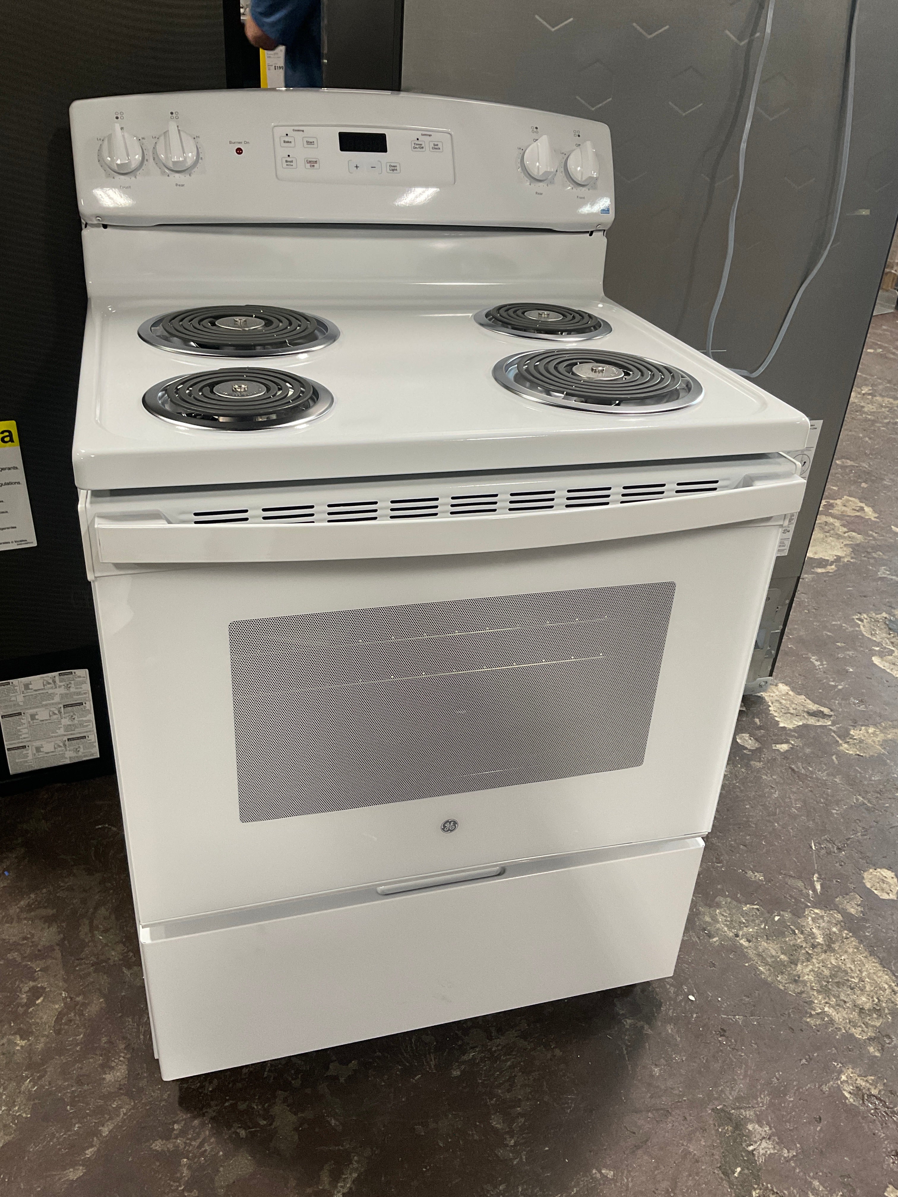 GE GE® ENERGY STAR® 30" Free-Standing Electric Range