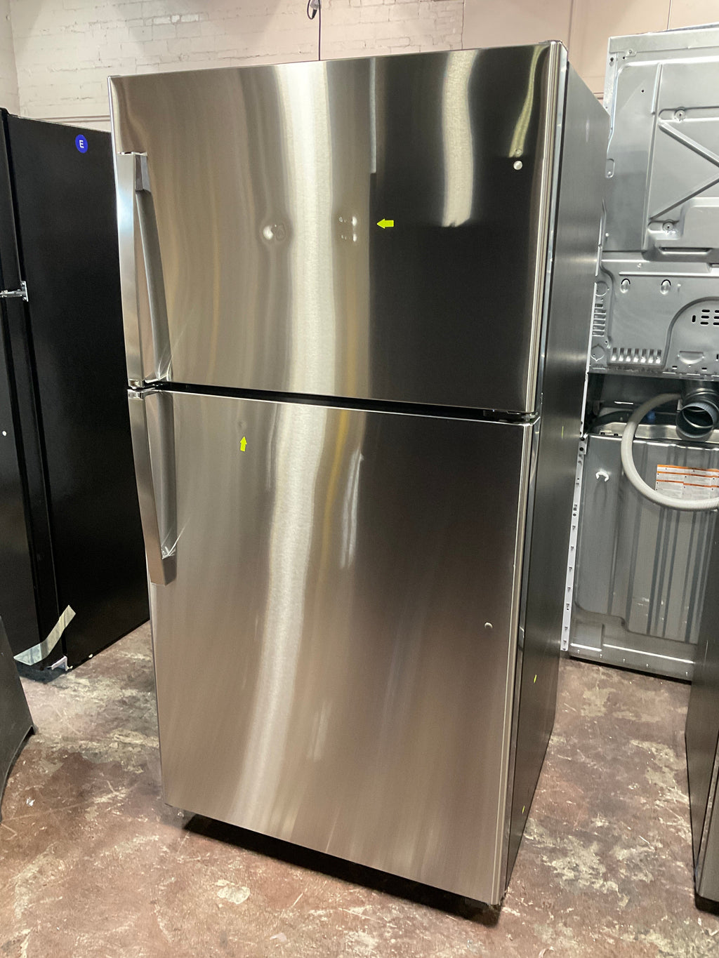 GE GE® ENERGY STAR® 21.9 Cu. Ft. Top-Freezer Refrigerator