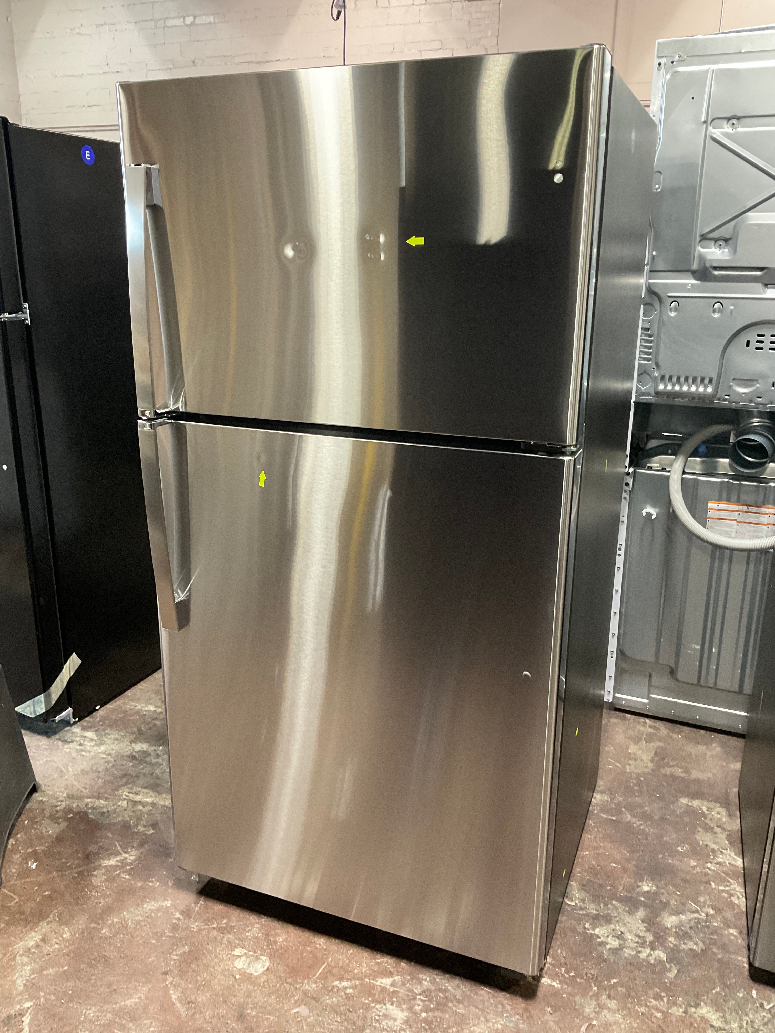 GE GE® ENERGY STAR® 21.9 Cu. Ft. Top-Freezer Refrigerator