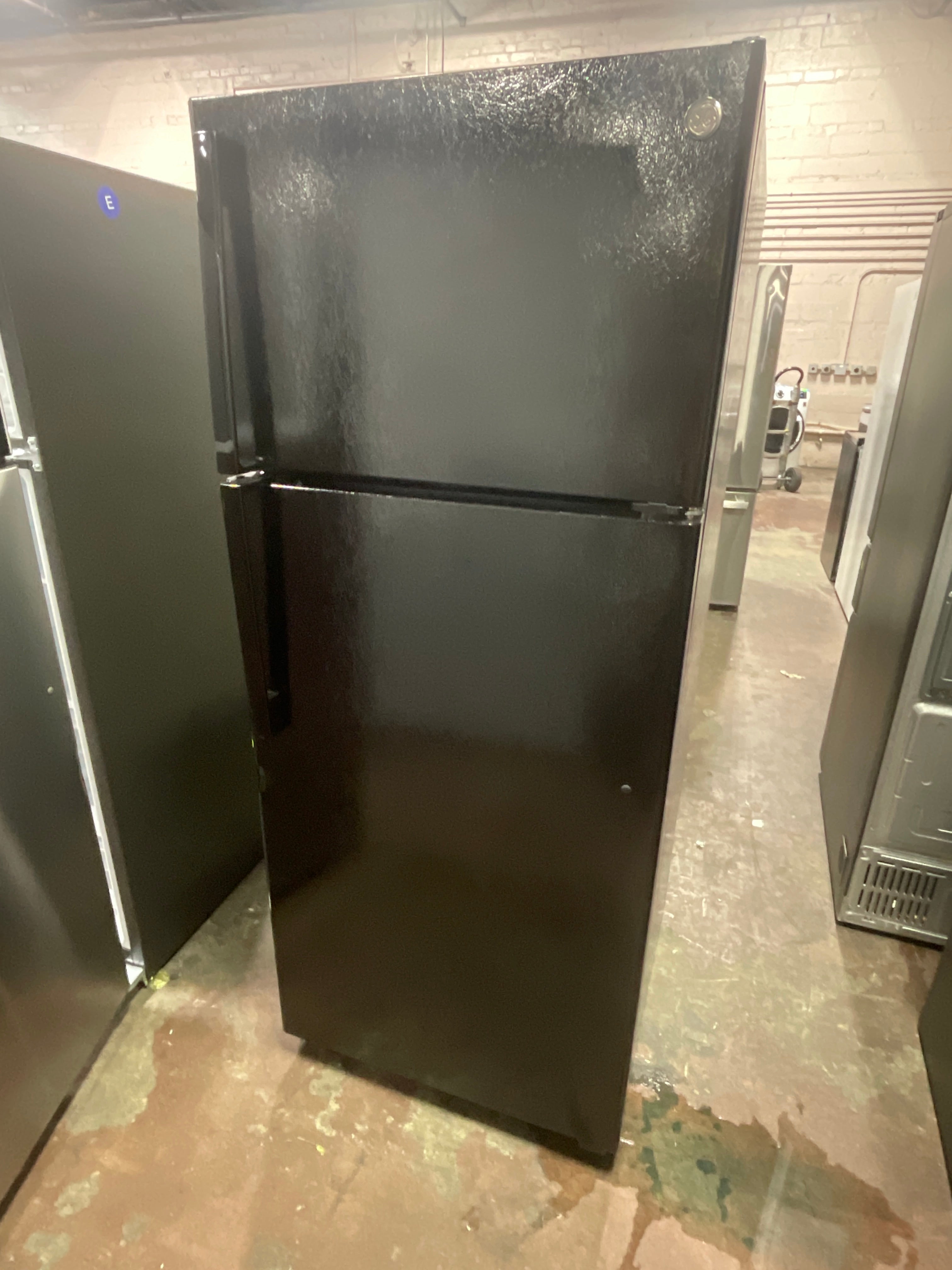GE GE® ENERGY STAR® 17.5 Cu. Ft. Top-Freezer Refrigerator