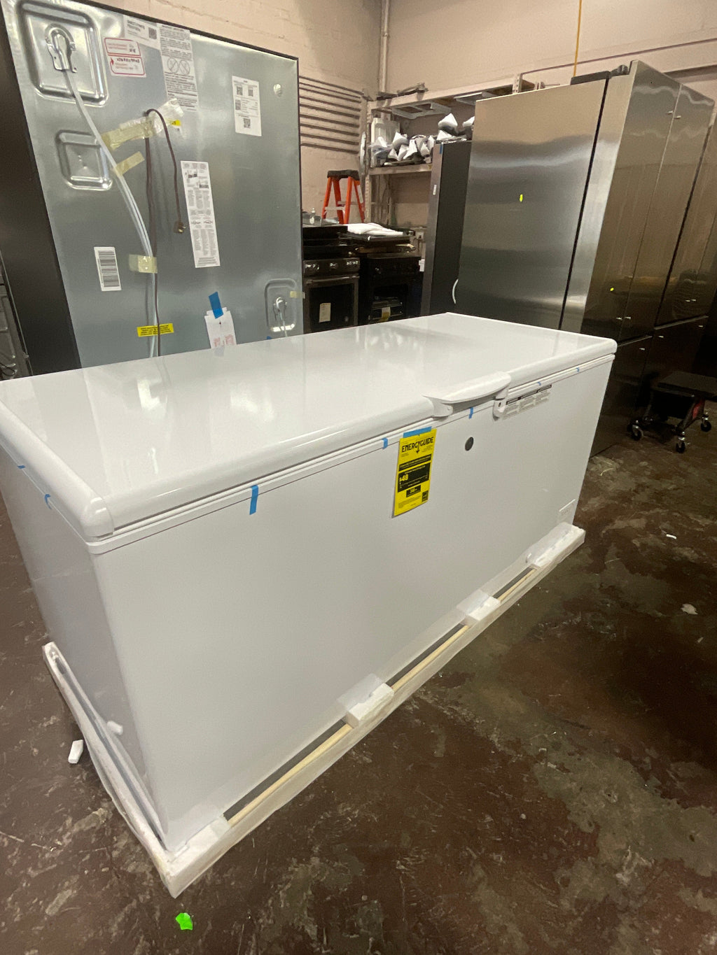 GE® ENERGY STAR® 21.7 Cu. Ft. Manual Defrost Chest Freezer