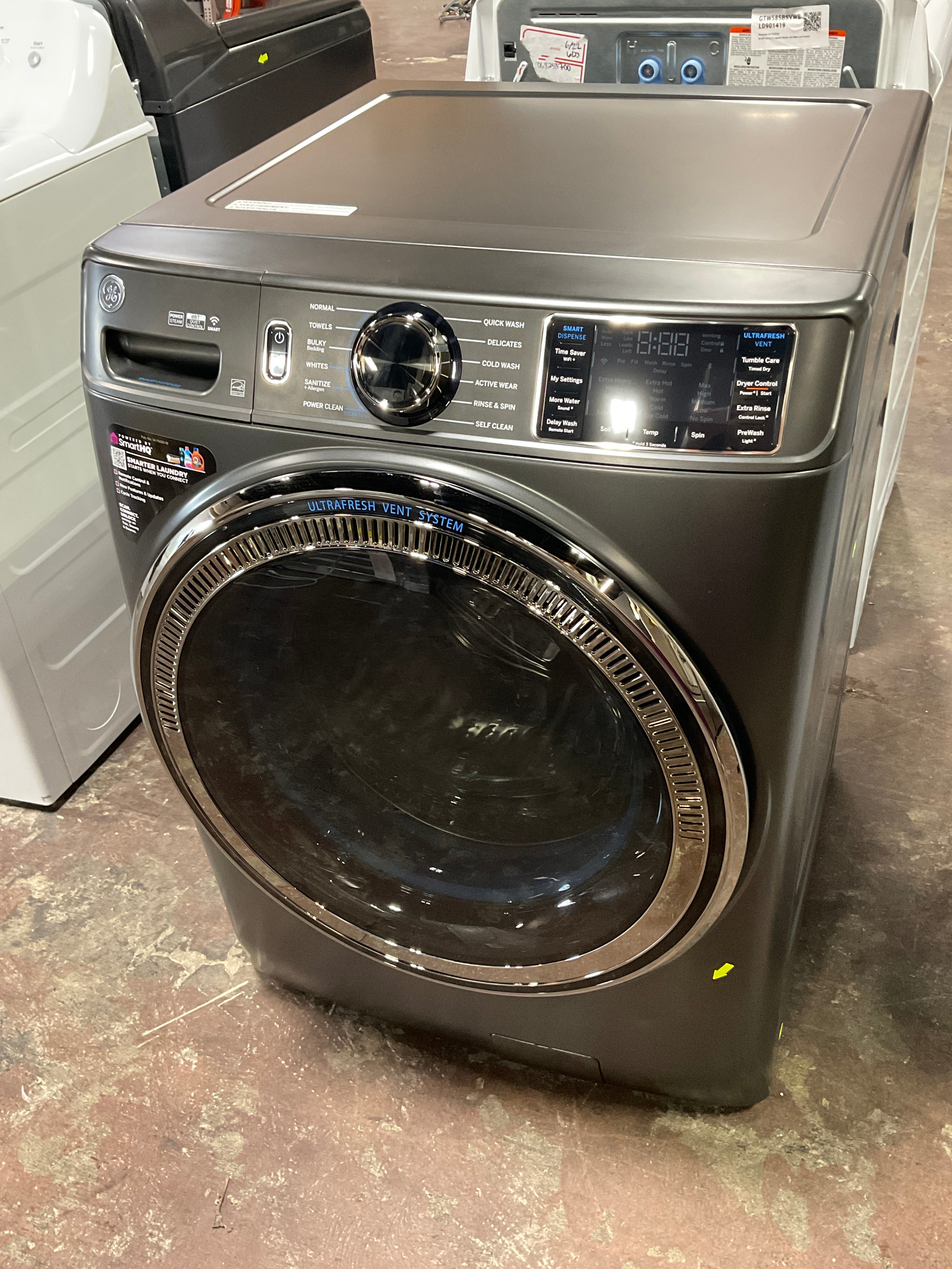 GE® ENERGY STAR® 5.0 cu. ft. Capacity Smart Front Load Steam Washer with SmartDispense™ UltraFresh Vent System with OdorBlock™ and Steam