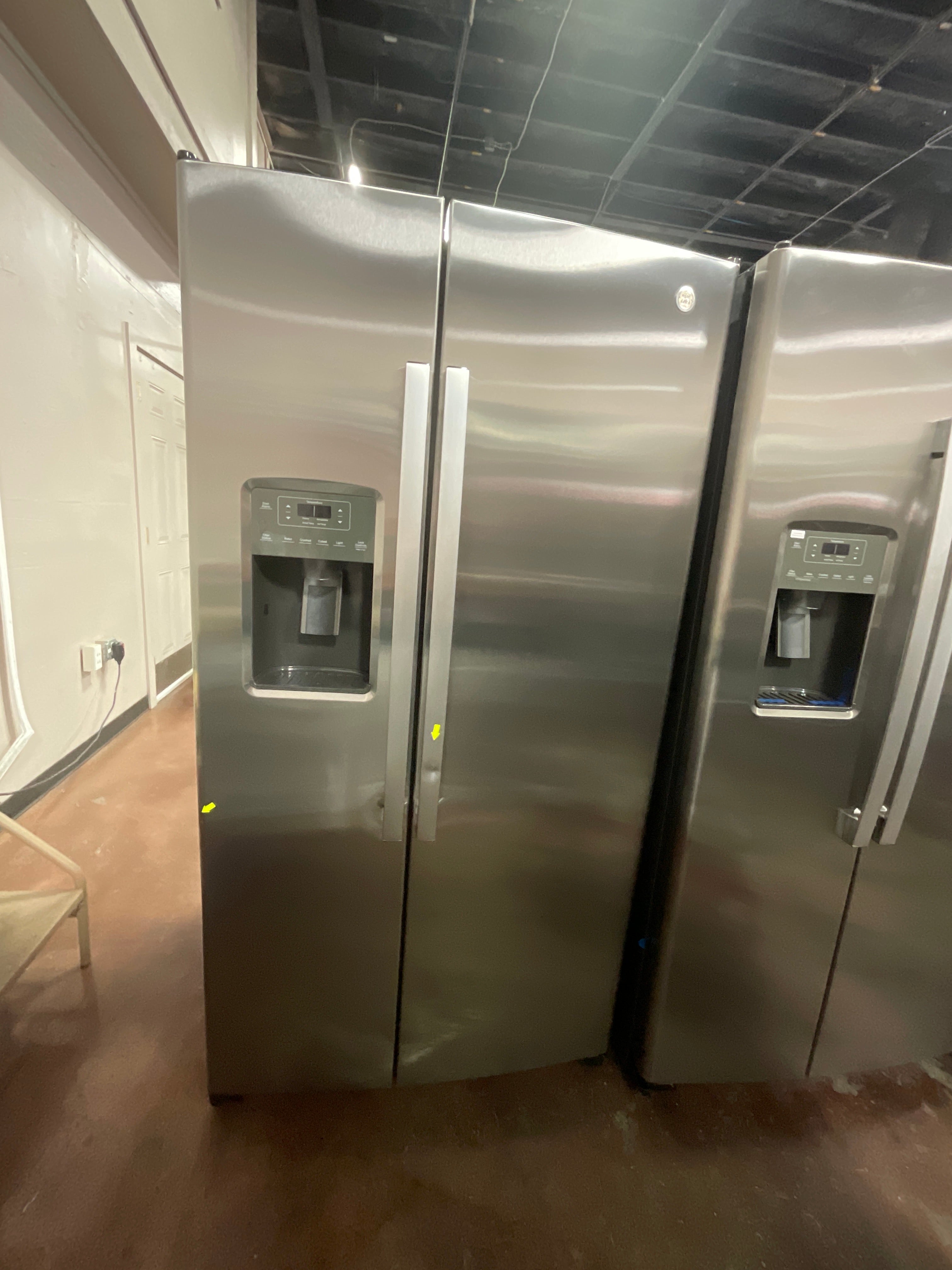 GE® ENERGY STAR® 25.3 Cu. Ft. Side-By-Side Refrigerator