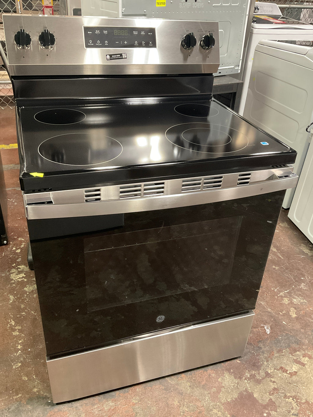 GE GE® ENERGY STAR® 30" Free-Standing Electric Range