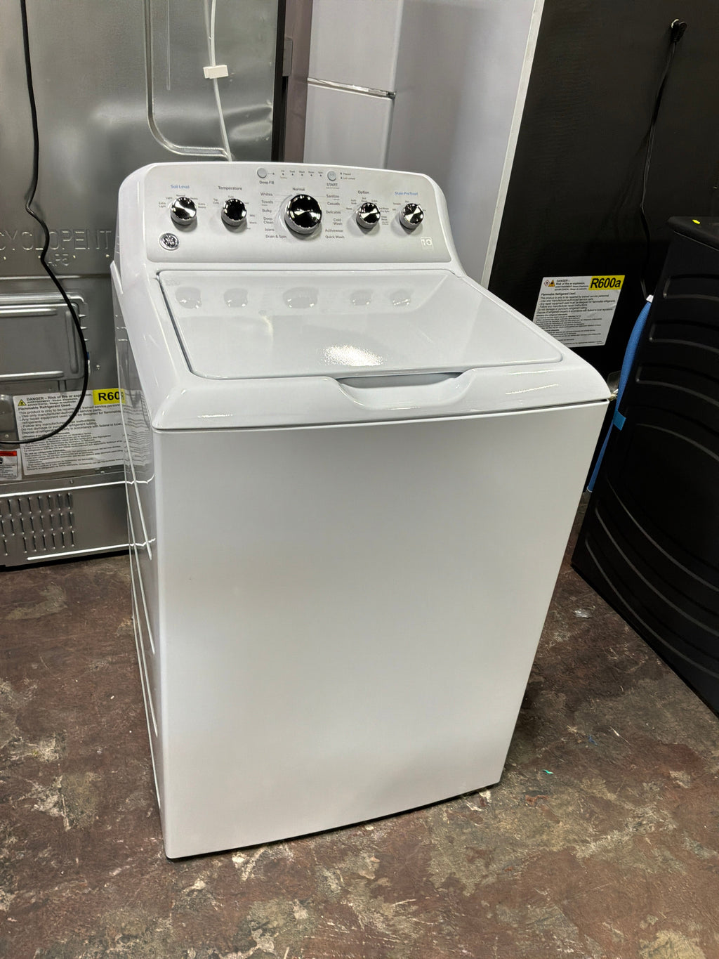 GE GE® ENERGY STAR® 4.6 cu. ft. Capacity Washer with Stainless Steel Basket and Stain PreTreat