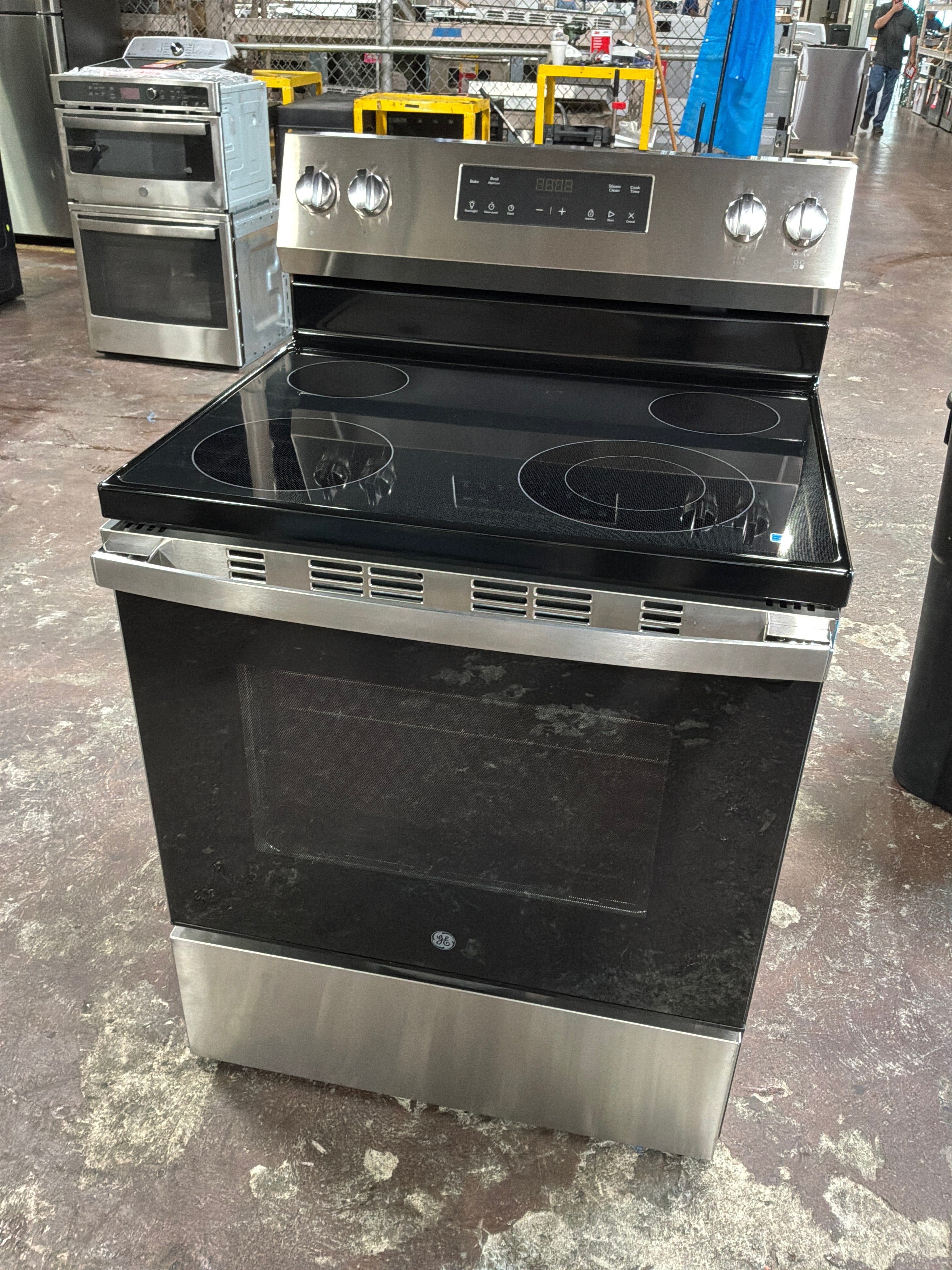GE GE® ENERGY STAR® 30" Free-Standing Electric Range