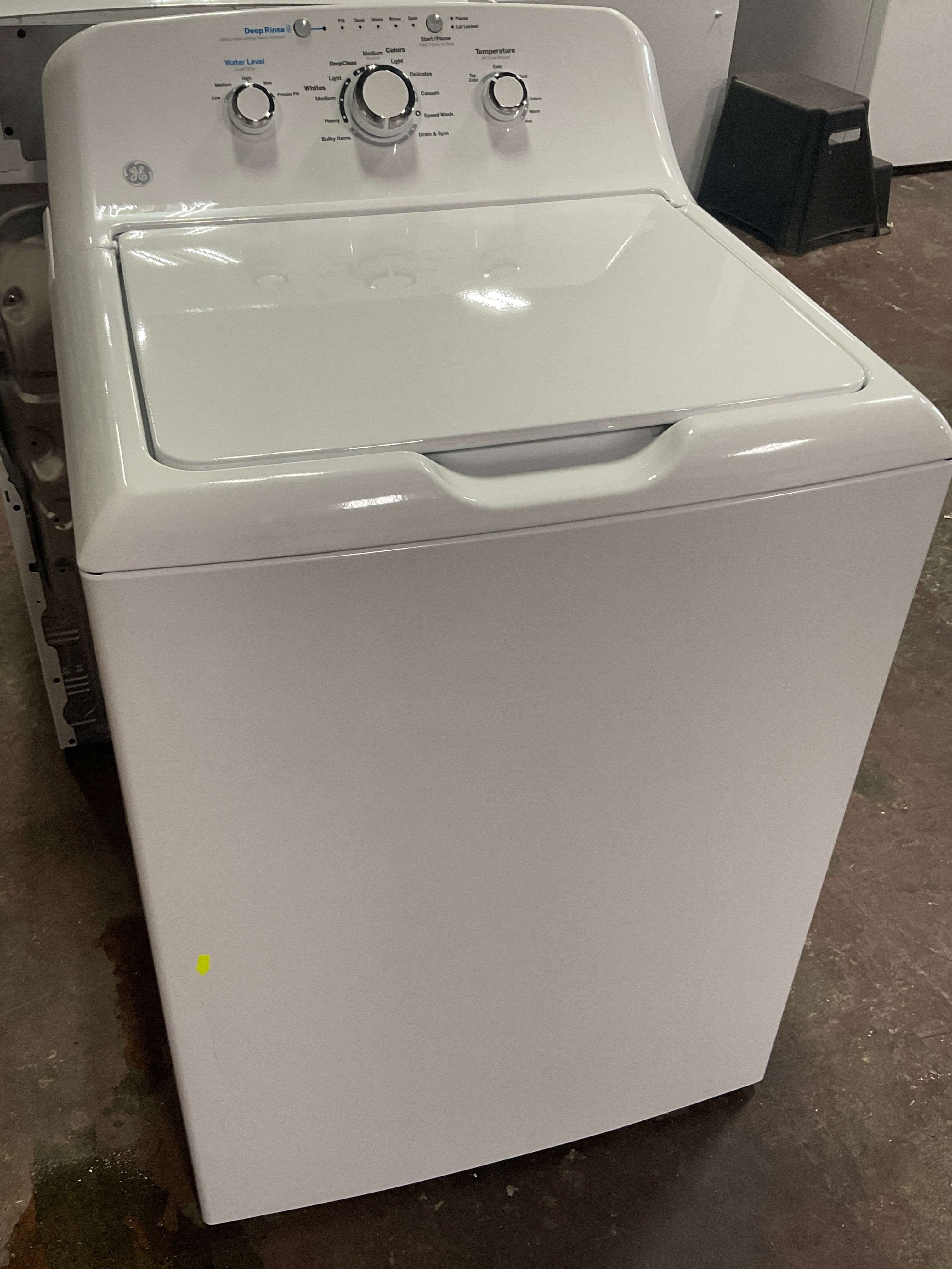 GE GE® 4.0 cu. ft. Capacity Washer with Stainless Steel Basket and Water Level Control
