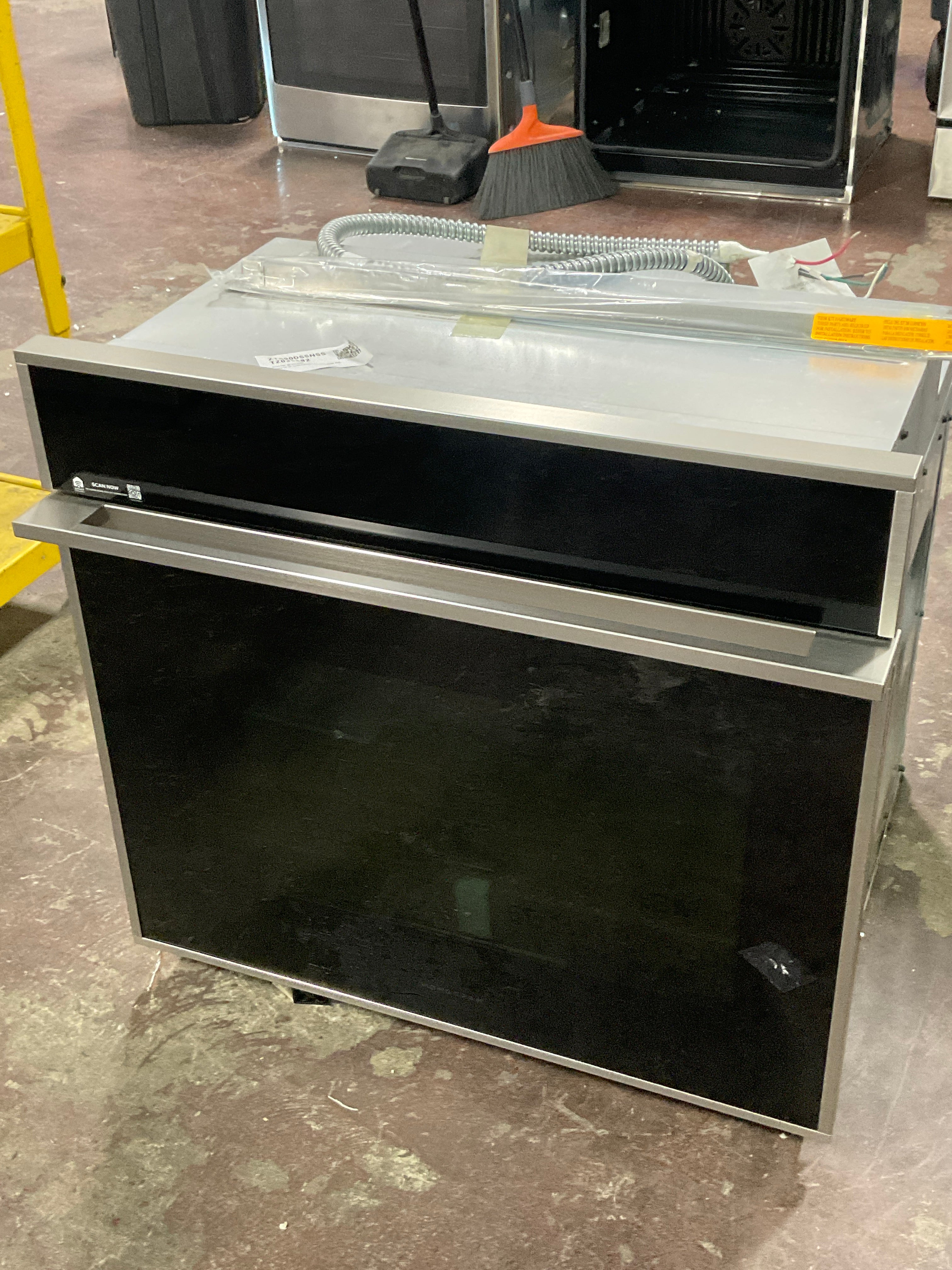 Monogram 30" Smart Electric Convection Single Wall Oven Minimalist Collection