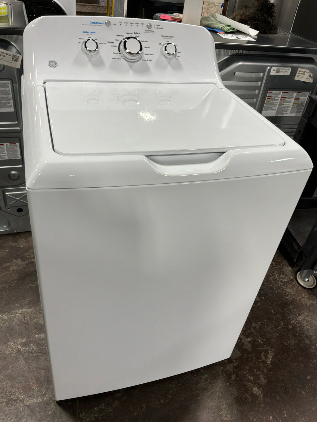 GE GE® 4.0 cu. ft. Capacity Washer with Stainless Steel Basket and Water Level Control