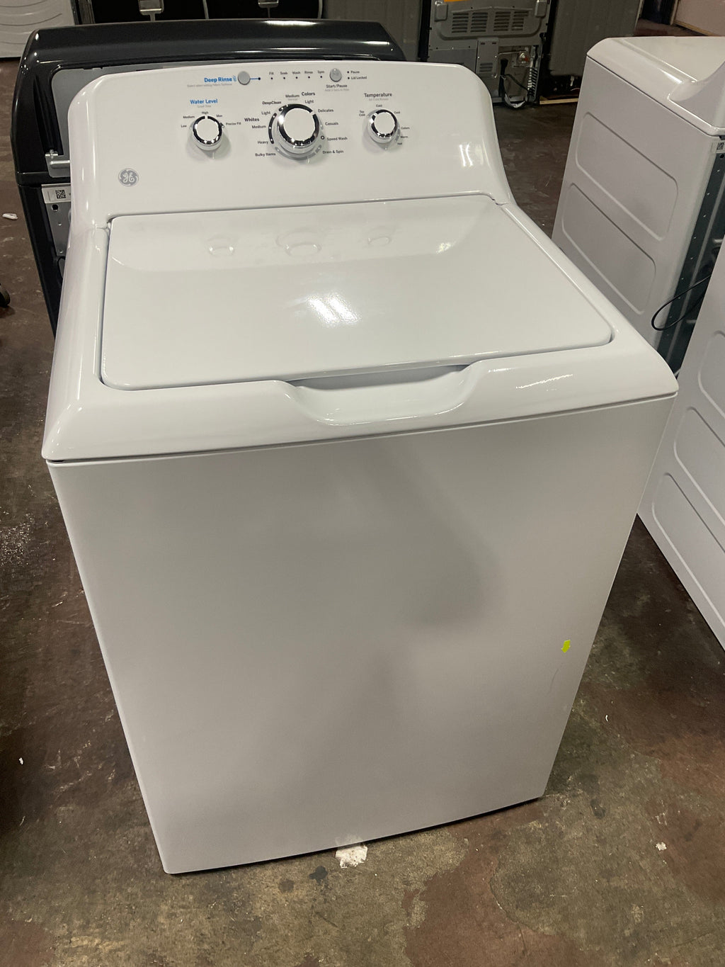 GE GE® 4.0 cu. ft. Capacity Washer with Stainless Steel Basket and Water Level Control