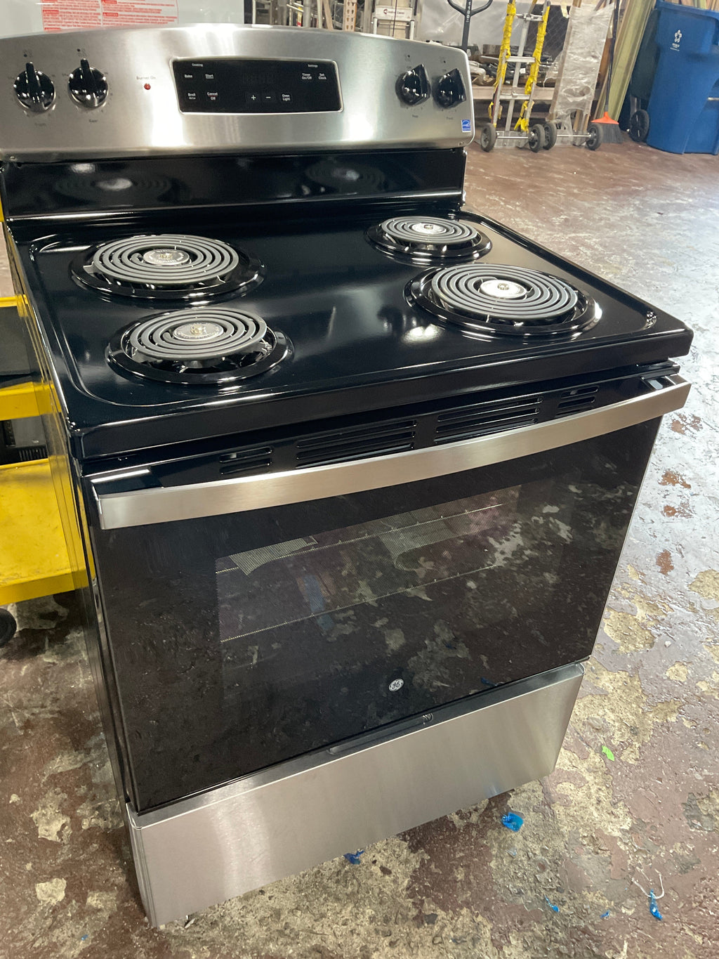 GE GE® ENERGY STAR® 30" Free-Standing Electric Range