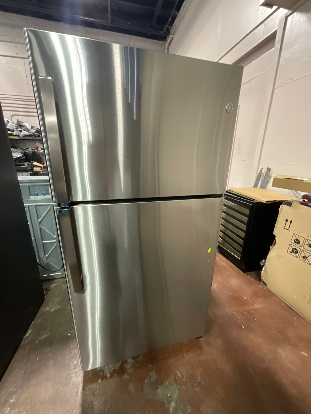 GE GE® ENERGY STAR® 21.9 Cu. Ft. Top-Freezer Refrigerator