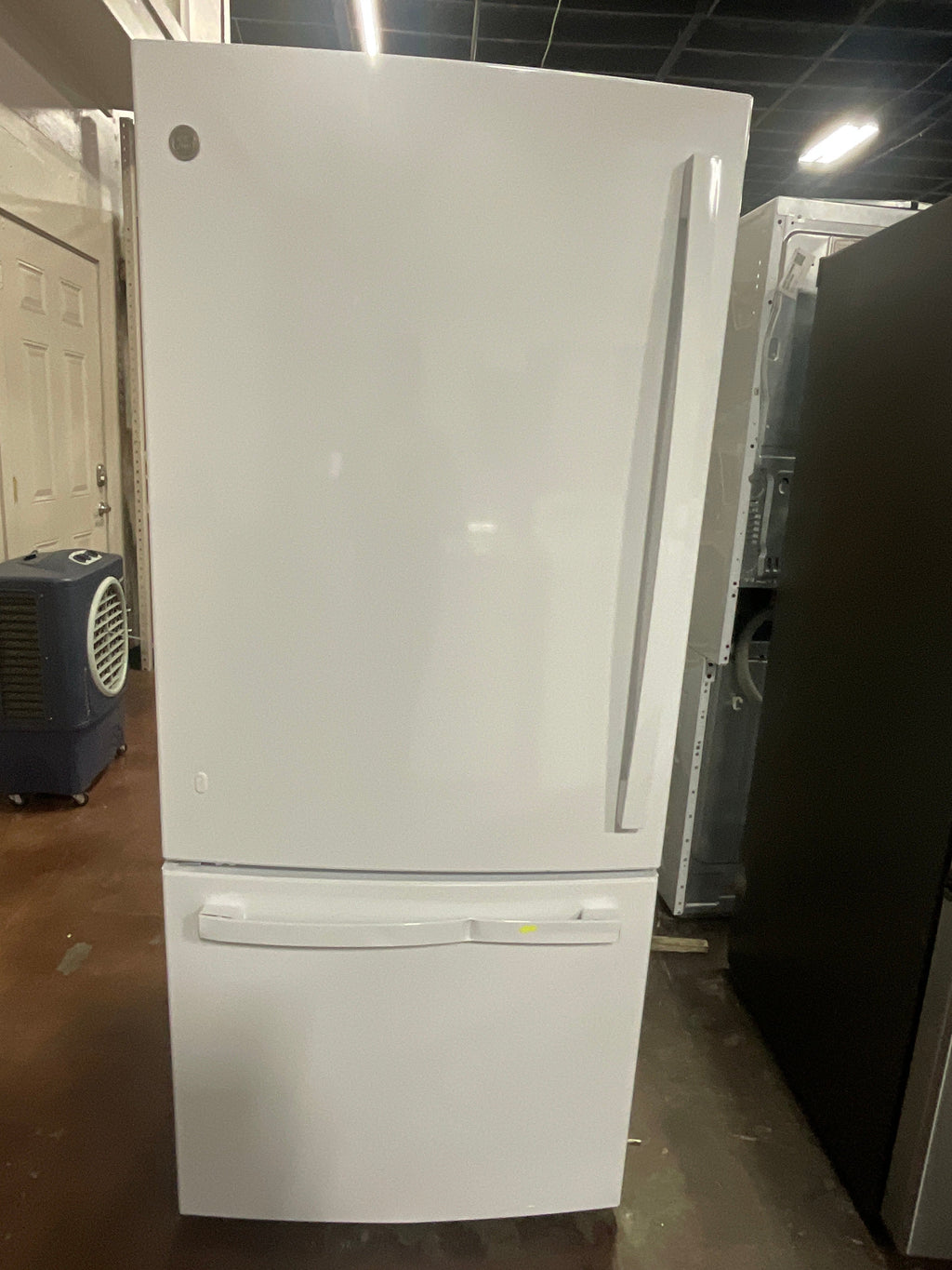 GE® ENERGY STAR® 21.0 Cu. Ft. Bottom-Freezer Refrigerator