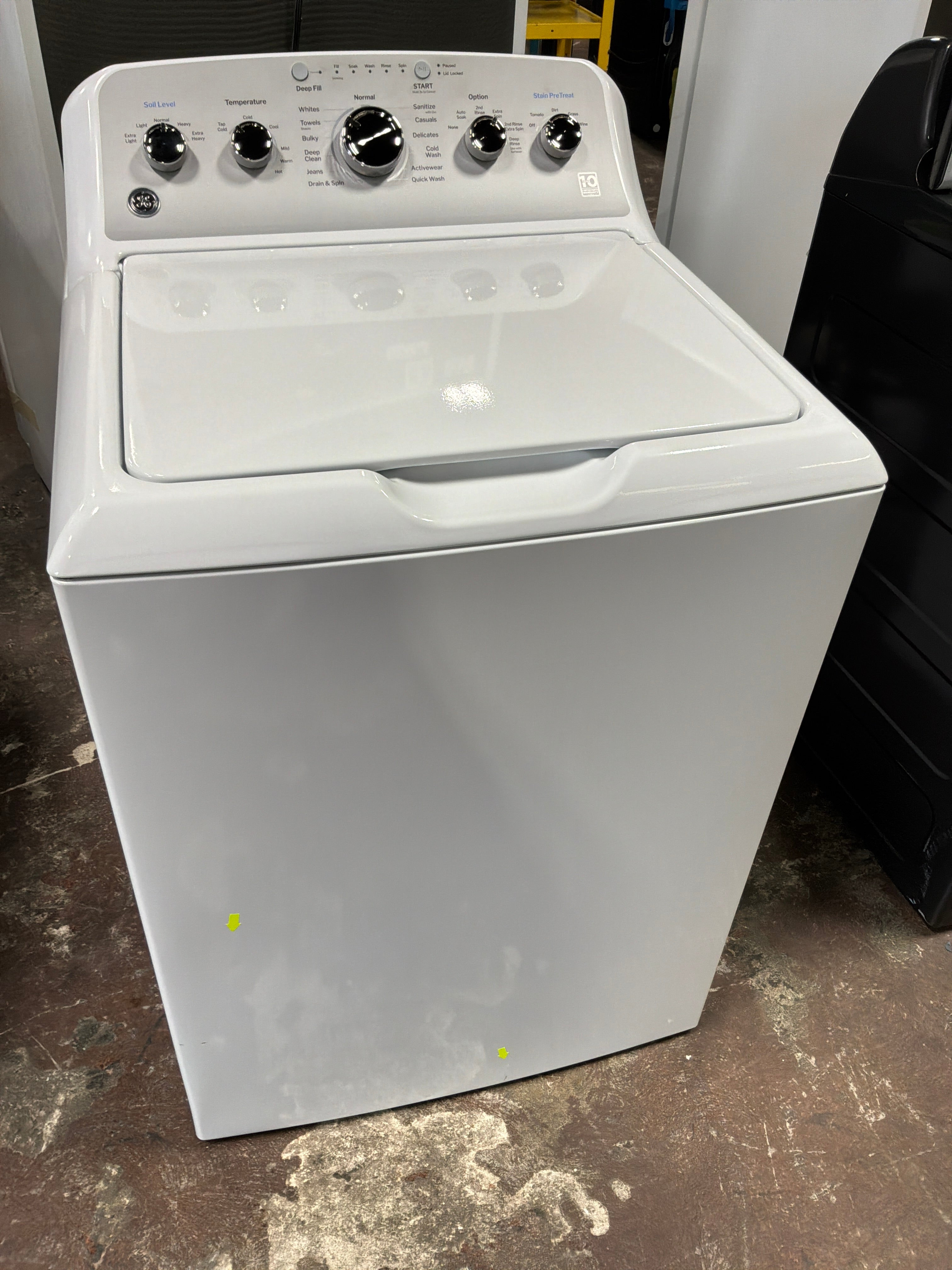 GE GE® ENERGY STAR® 4.6 cu. ft. Capacity Washer with Stainless Steel Basket and Stain PreTreat