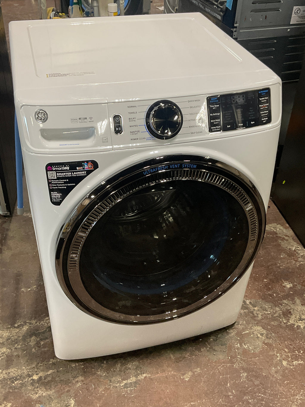 GE GE® ENERGY STAR® 5.0 cu. ft. Capacity Smart Front Load Steam Washer with SmartDispense™ UltraFresh Vent System with OdorBlock™ and Steam