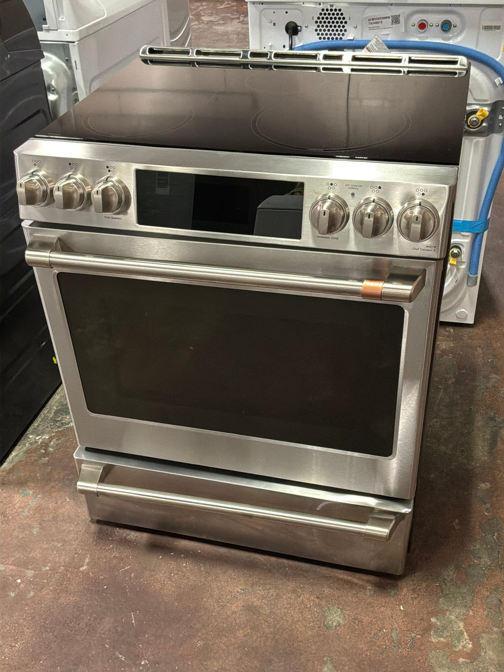 CAFÉ™ 30" Smart Slide-In, Front-Control, Induction and Convection Range with Warming Drawer