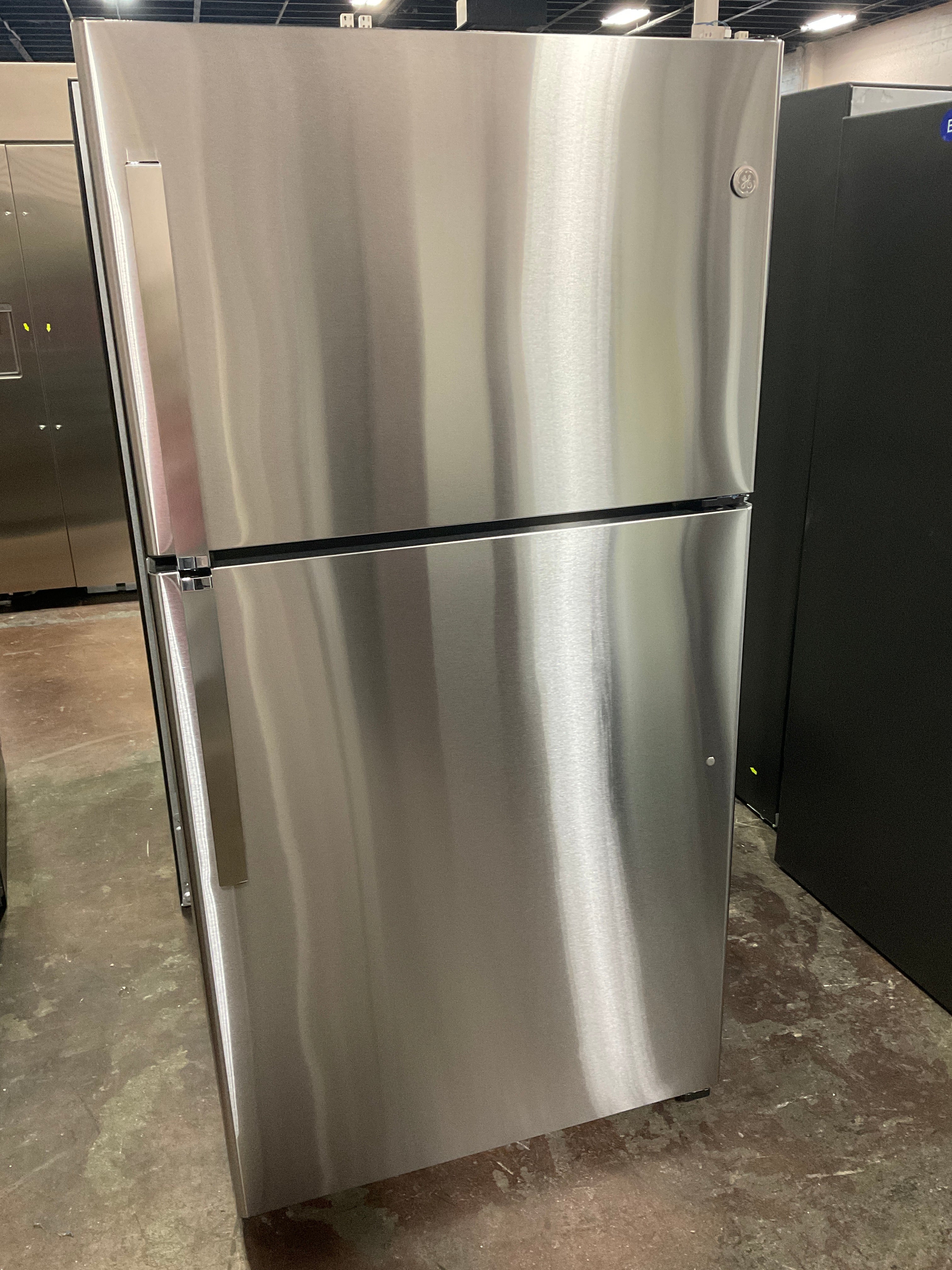 GE GE® ENERGY STAR® 21.9 Cu. Ft. Top-Freezer Refrigerator