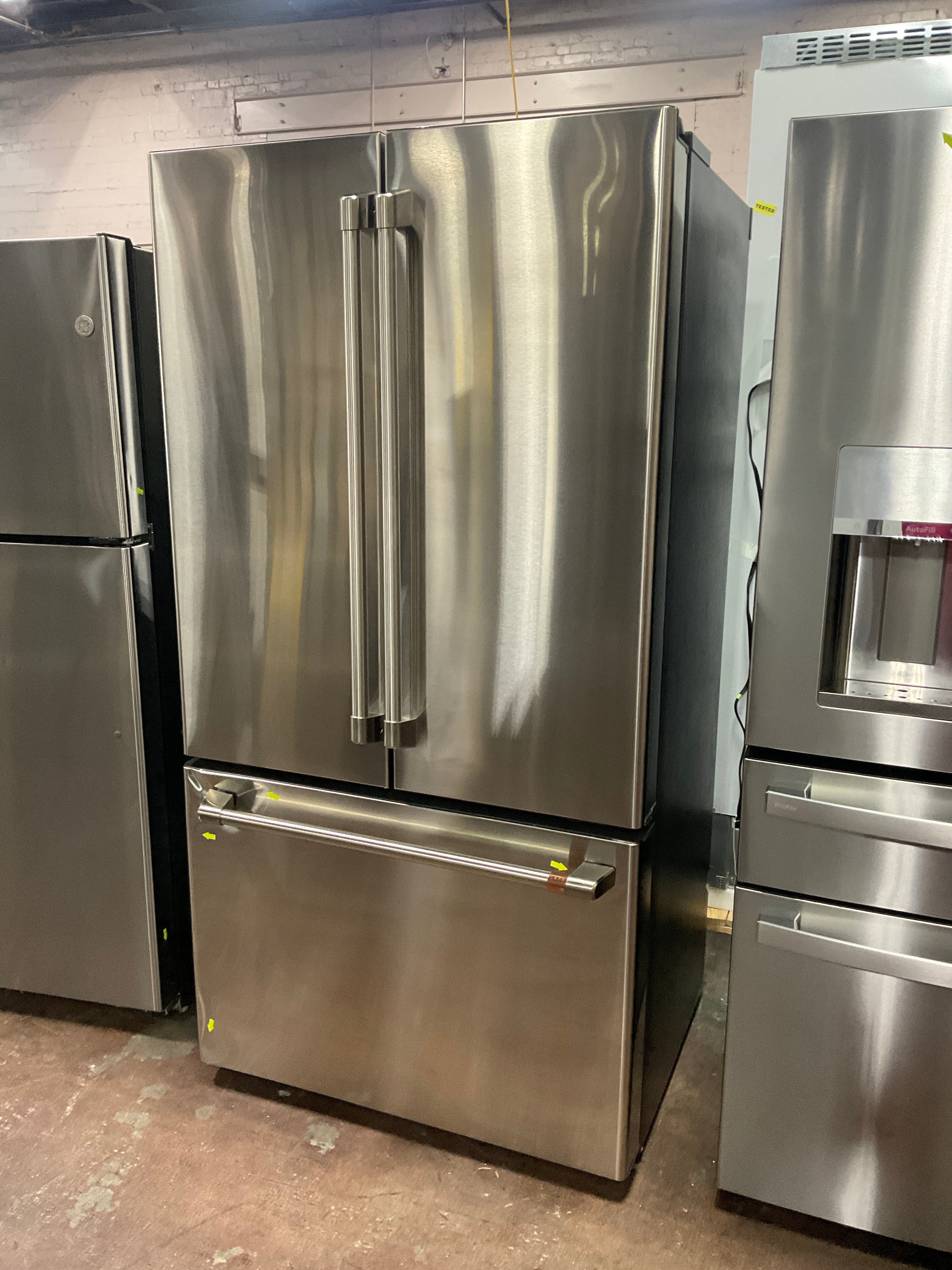 CAFÉ™ ENERGY STAR® 23.1 Cu. Ft. Smart Counter-Depth French-Door Refrigerator