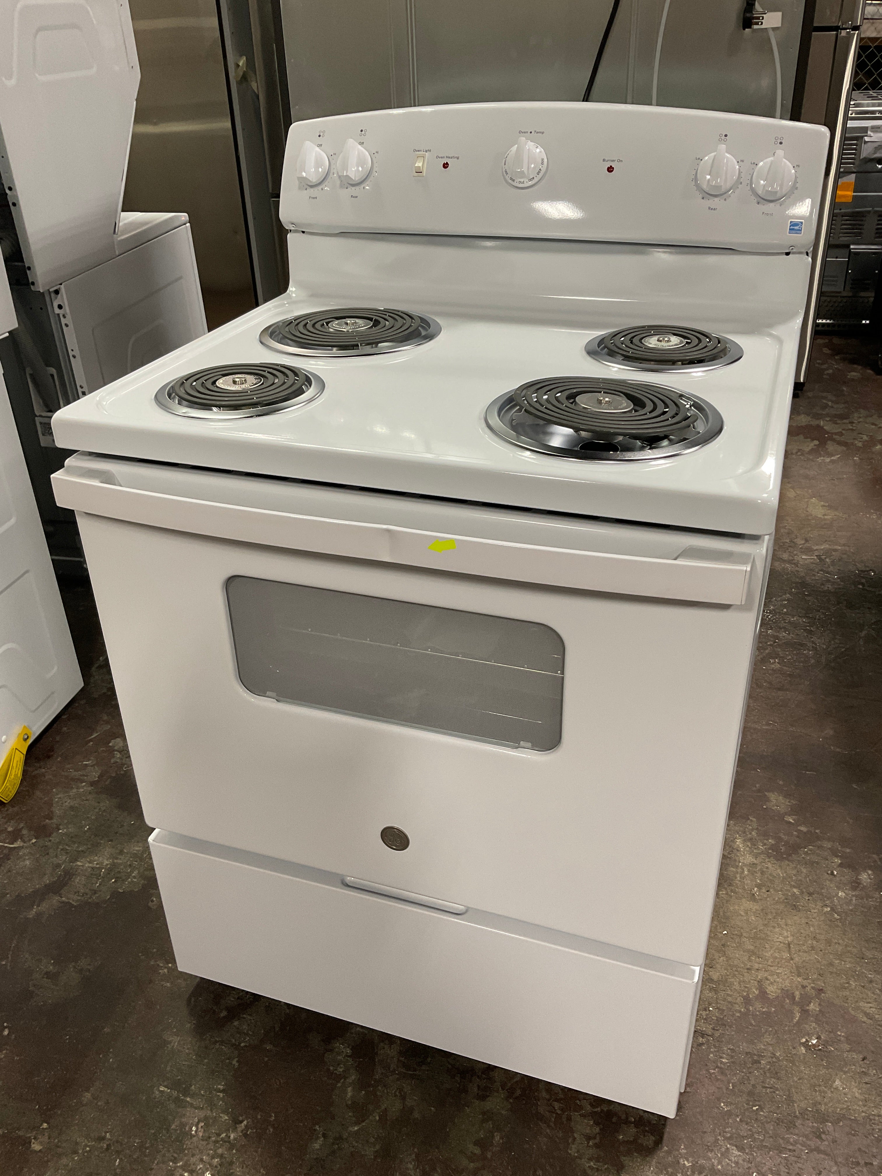 GE® ENERGY STAR® 30" Free-Standing Electric Range