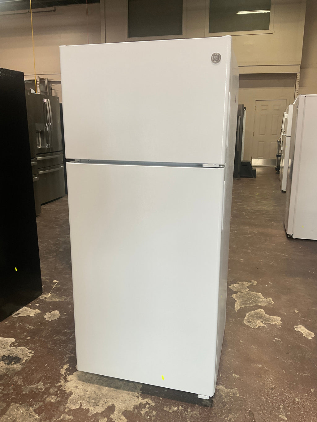 GE® ENERGY STAR® 16.6 Cu. Ft. Recessed Handle Top-Freezer Refrigerator