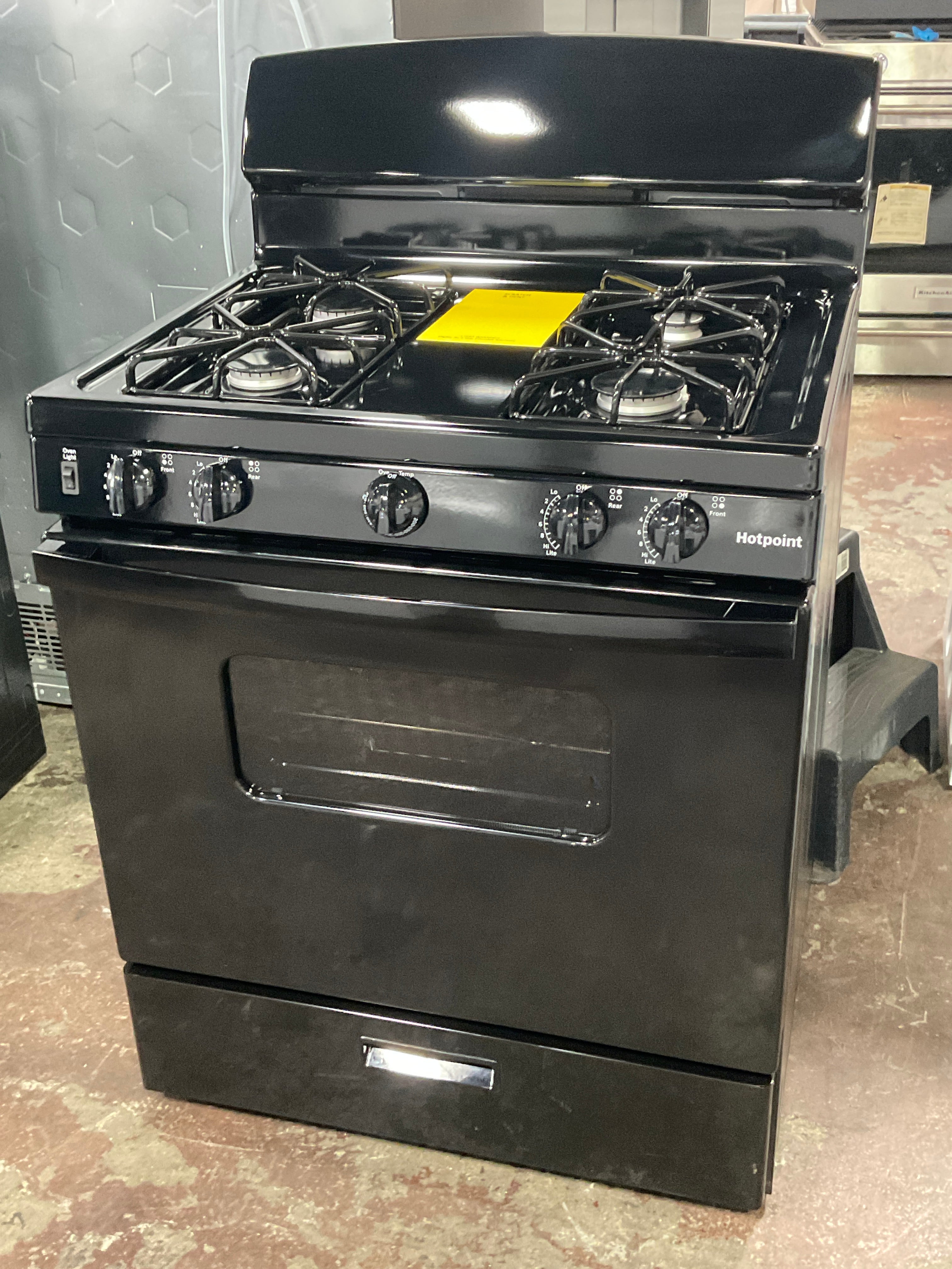 Hotpoint® 30" Free-Standing Front Control Gas Range