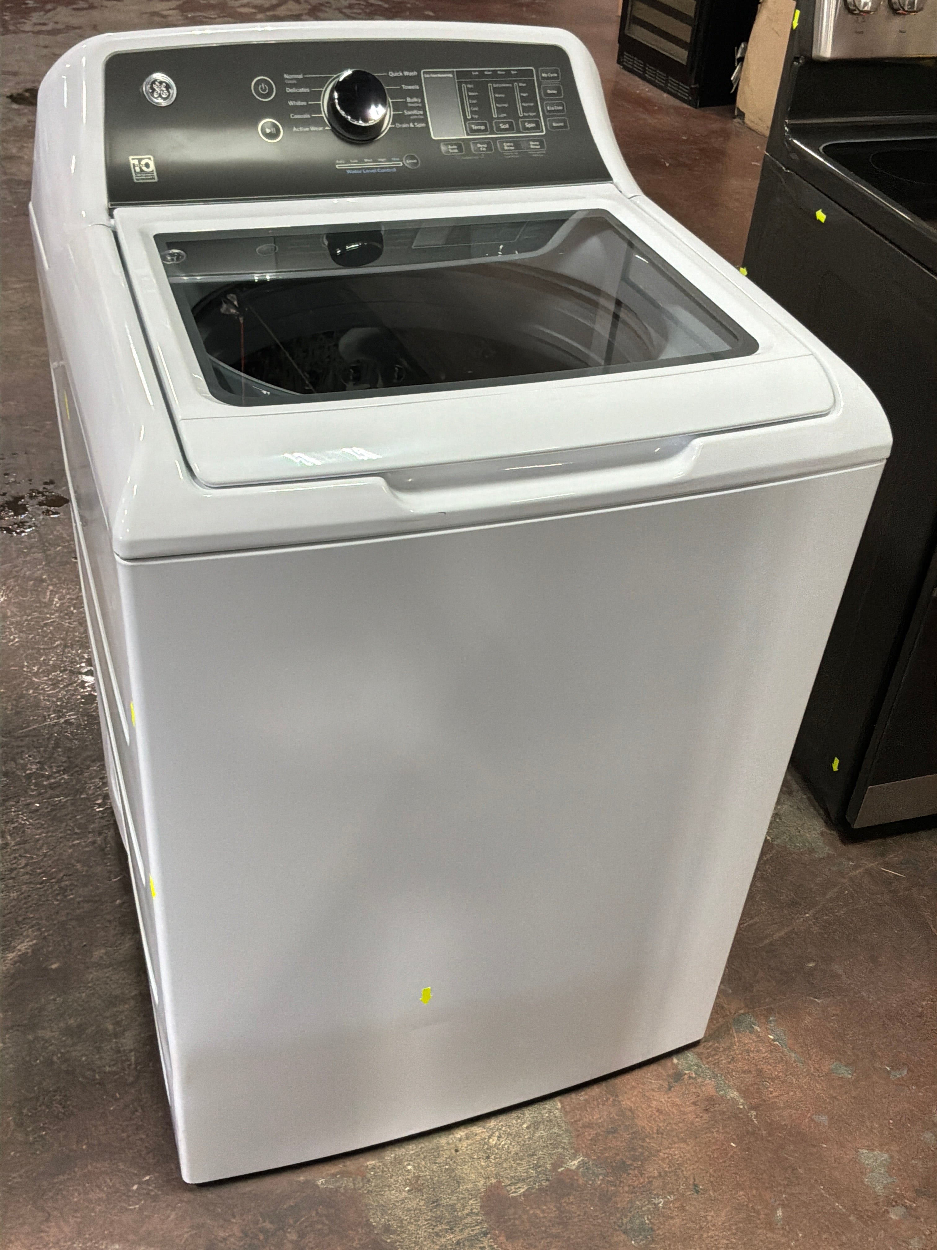 GE GE® 4.5 cu. ft. Capacity Washer with Water Level Control