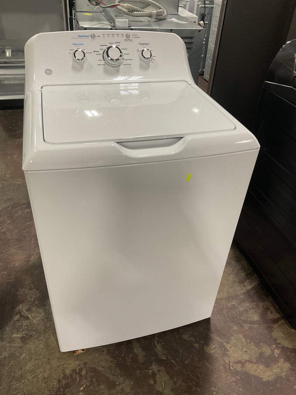 GE GE® 4.0 cu. ft. Capacity Washer with Stainless Steel Basket and Water Level Control