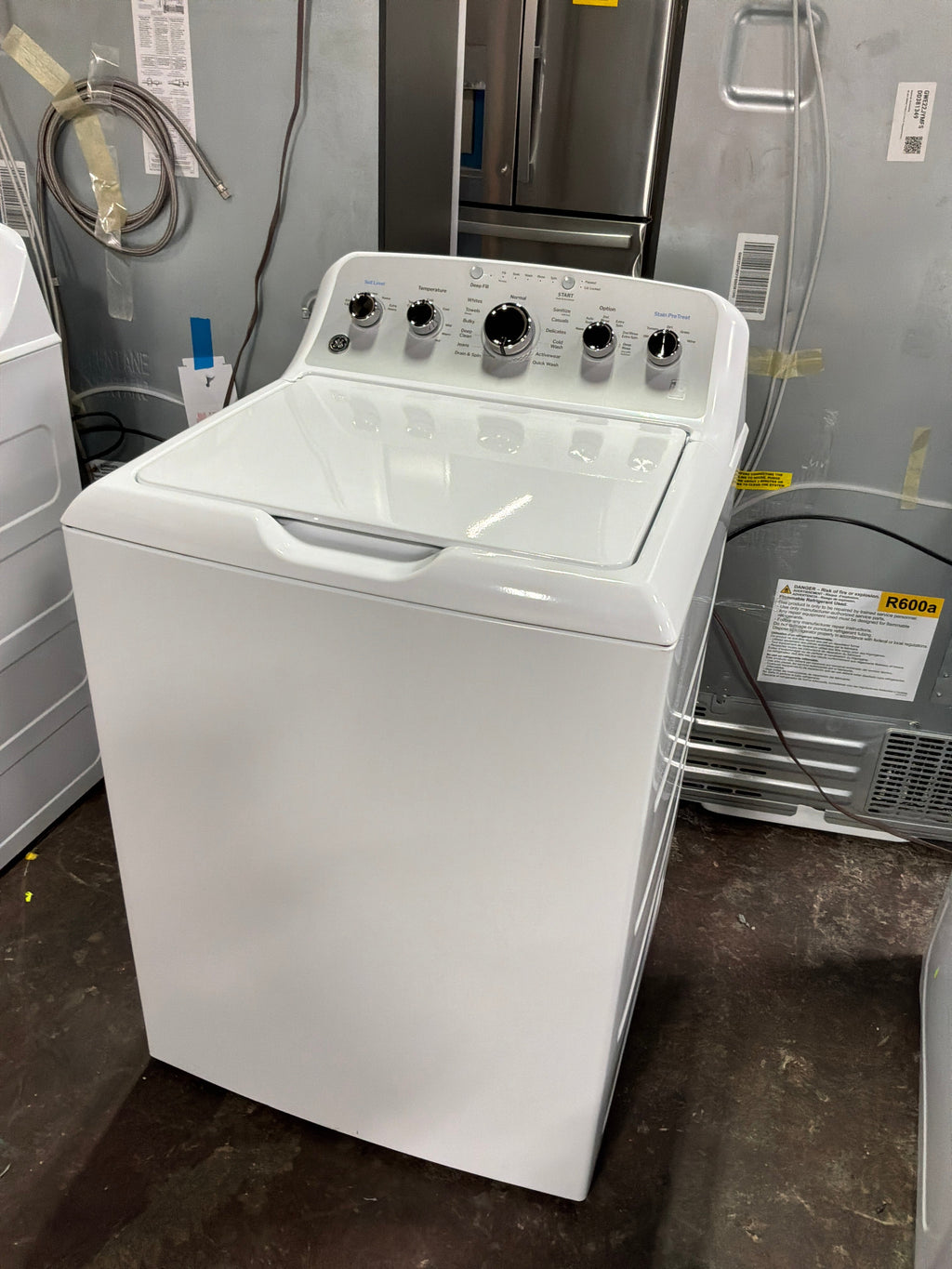 GE GE® ENERGY STAR® 4.6 cu. ft. Capacity Washer with Stainless Steel Basket and Stain PreTreat