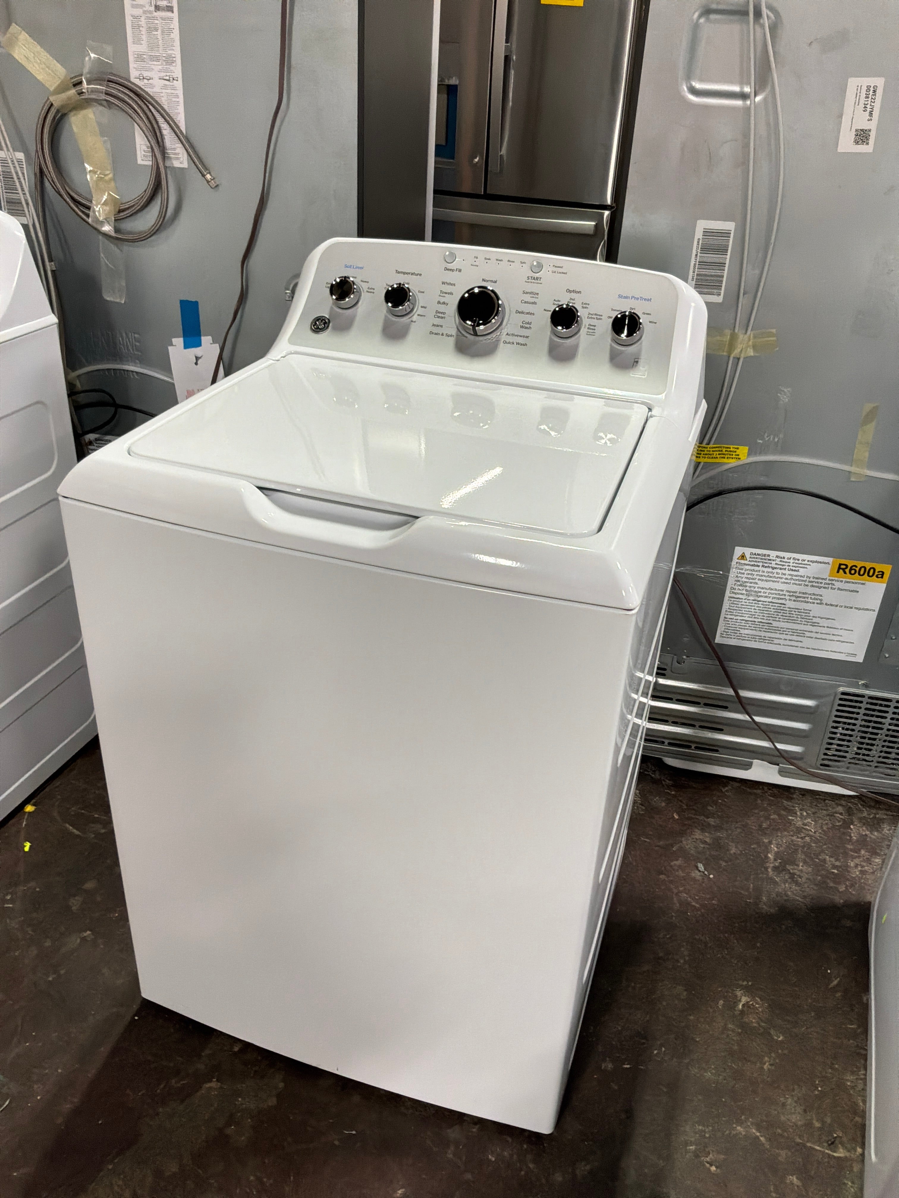 GE GE® ENERGY STAR® 4.6 cu. ft. Capacity Washer with Stainless Steel Basket and Stain PreTreat
