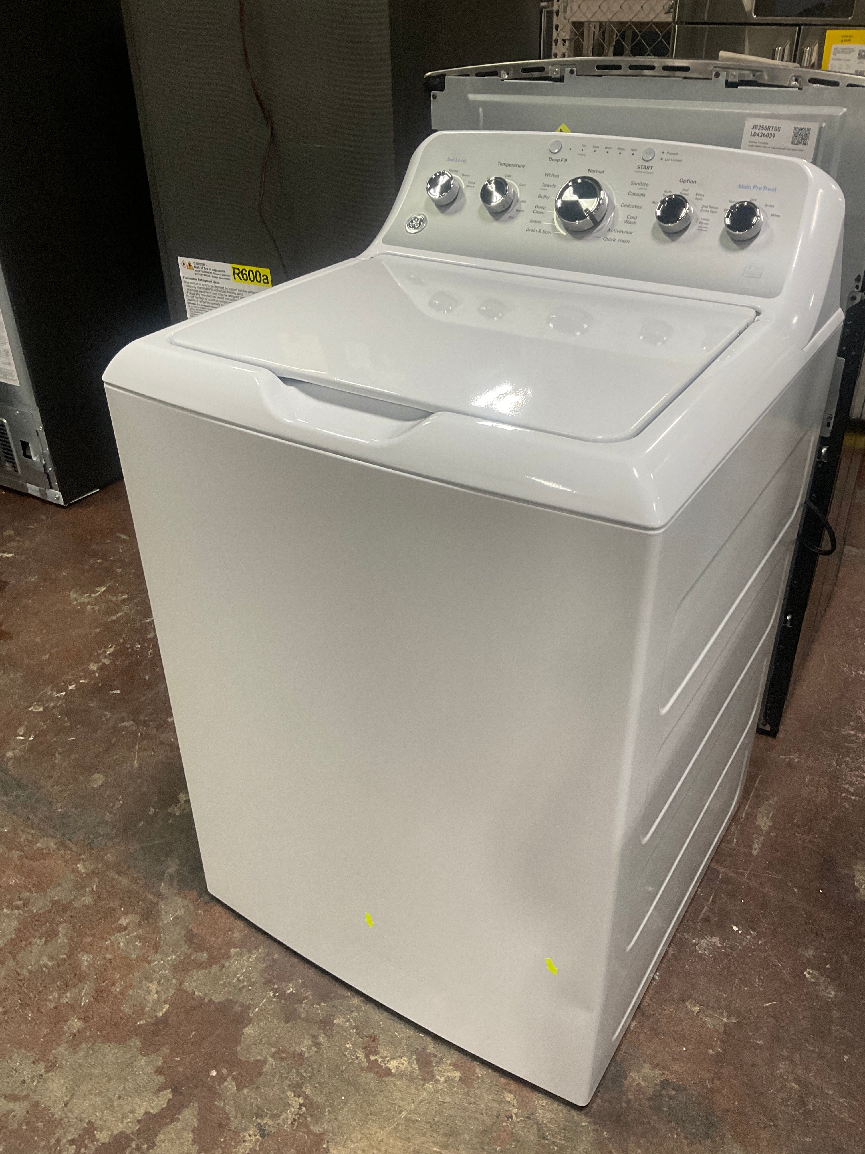 GE GE® ENERGY STAR® 4.6 cu. ft. Capacity Washer with Stainless Steel Basket and Stain PreTreat
