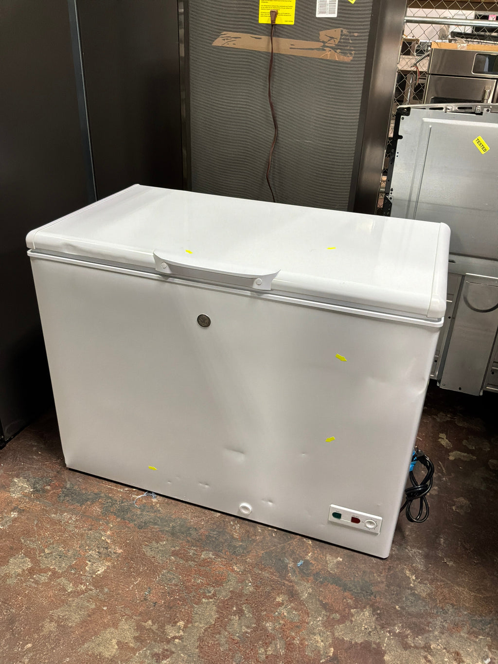 GE® 10.7 Cu. Ft. Manual Defrost Chest Freezer