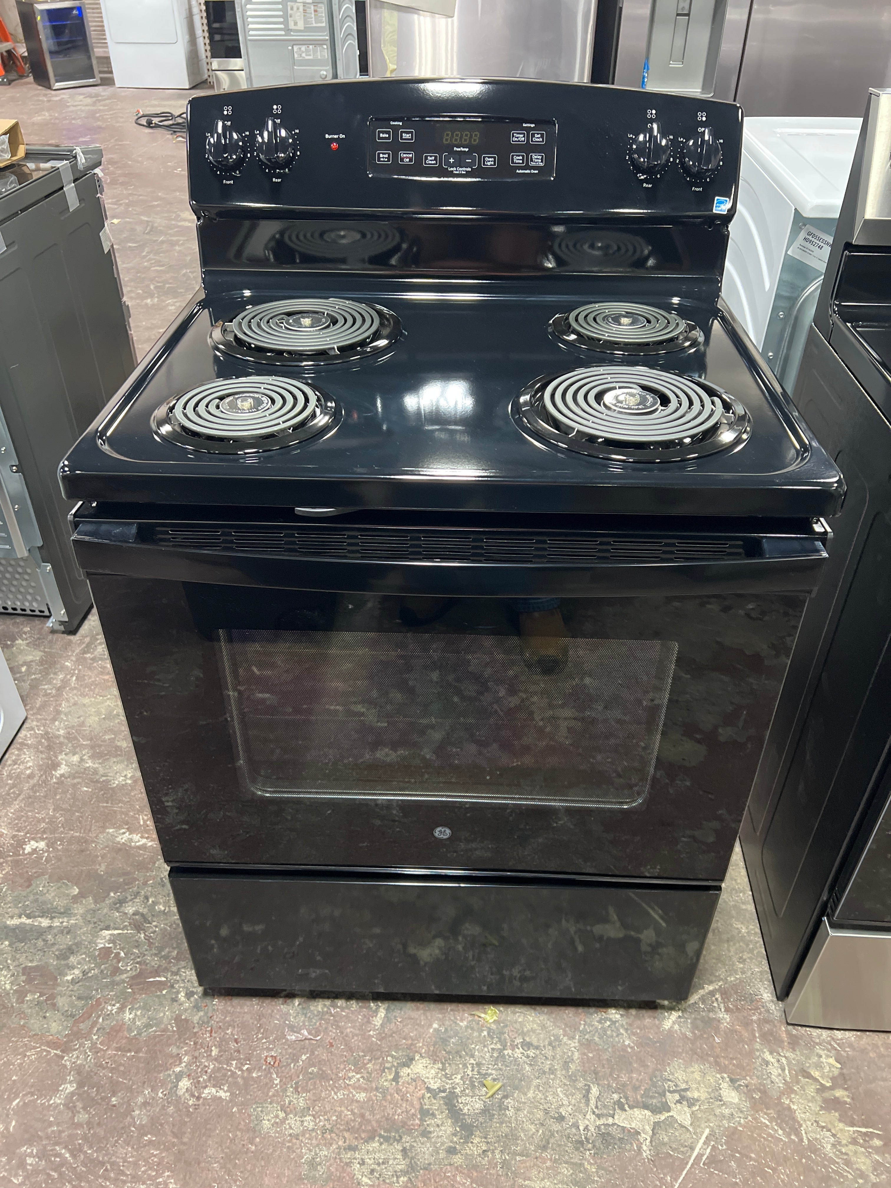 GE GE® ENERGY STAR® 30" Free-Standing Self-Clean Electric Range