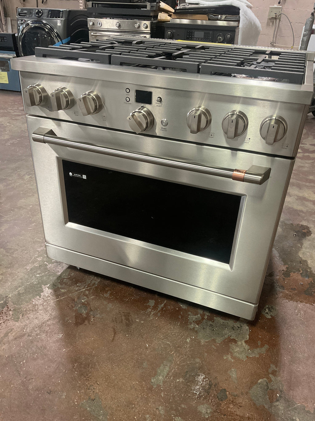 CAFÉ™ 36" Smart Dual-Fuel Commercial-Style Range with 6 Burners (Natural Gas)