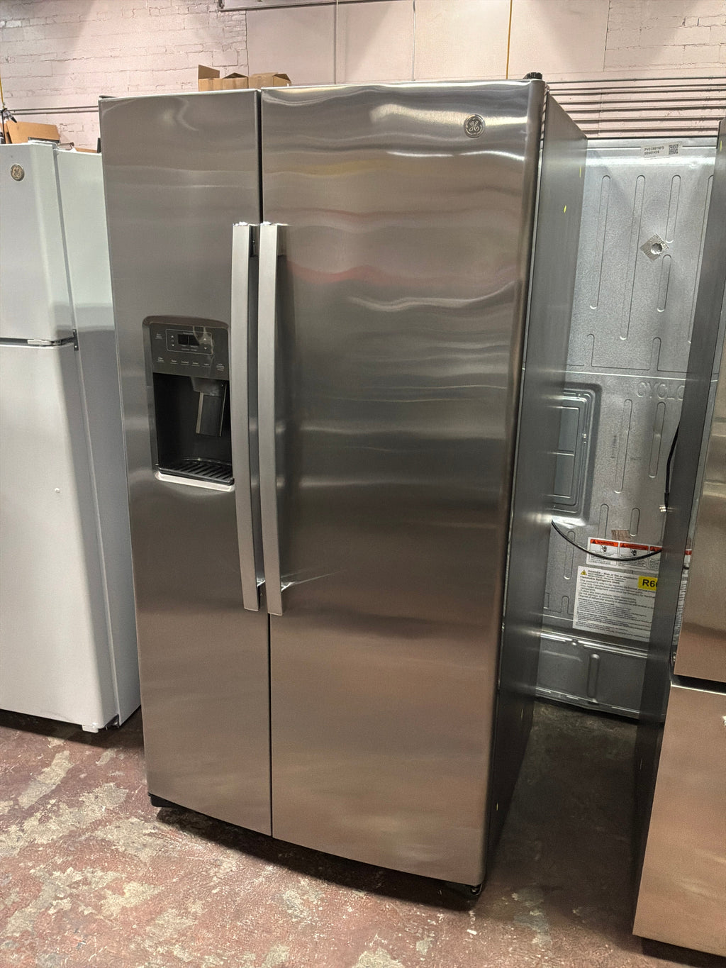 GE® ENERGY STAR® 25.3 Cu. Ft. Side-By-Side Refrigerator
